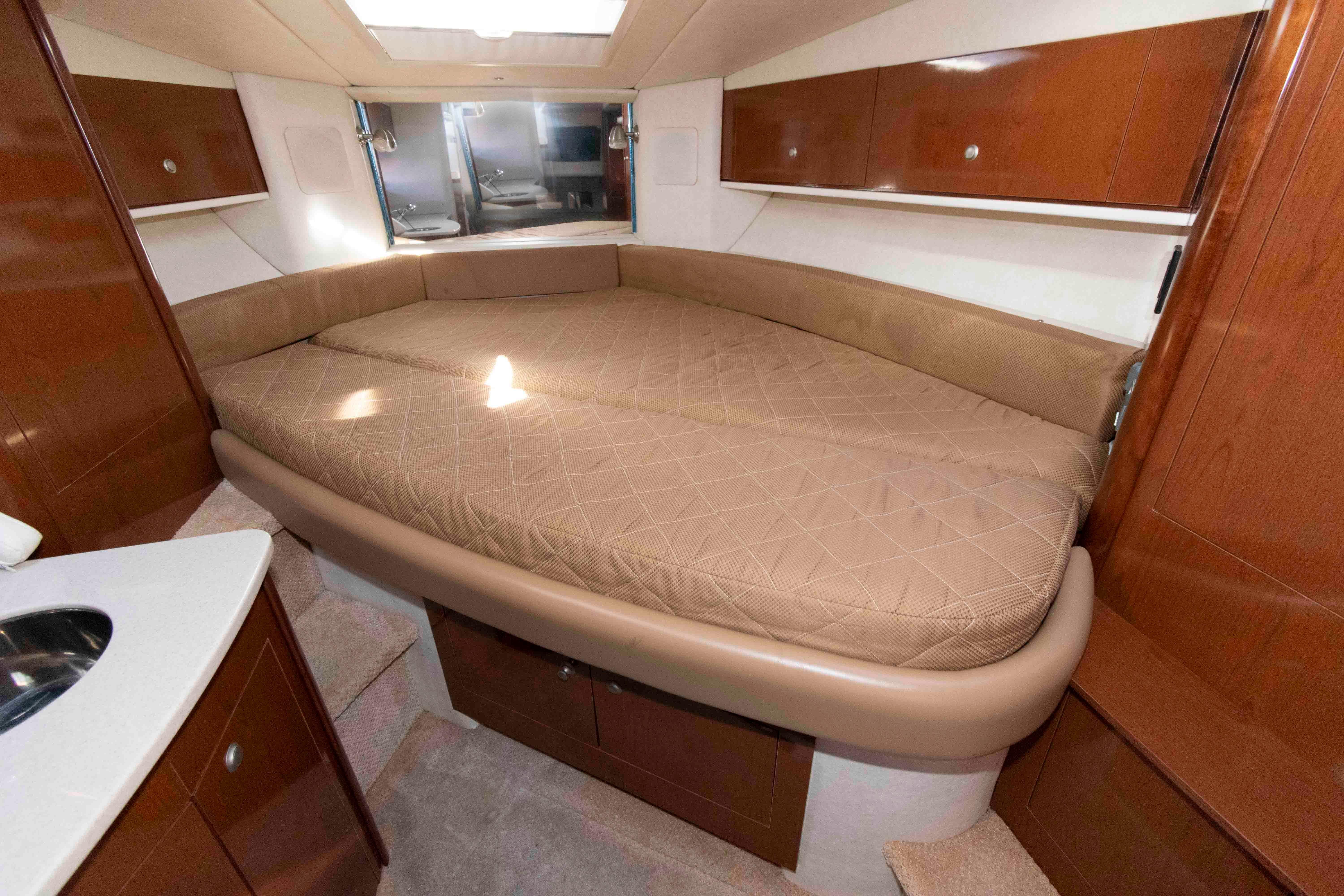 M 10470 EF Knot 10 Yacht Sales M 10470 EF Knot 10 Yacht Sales