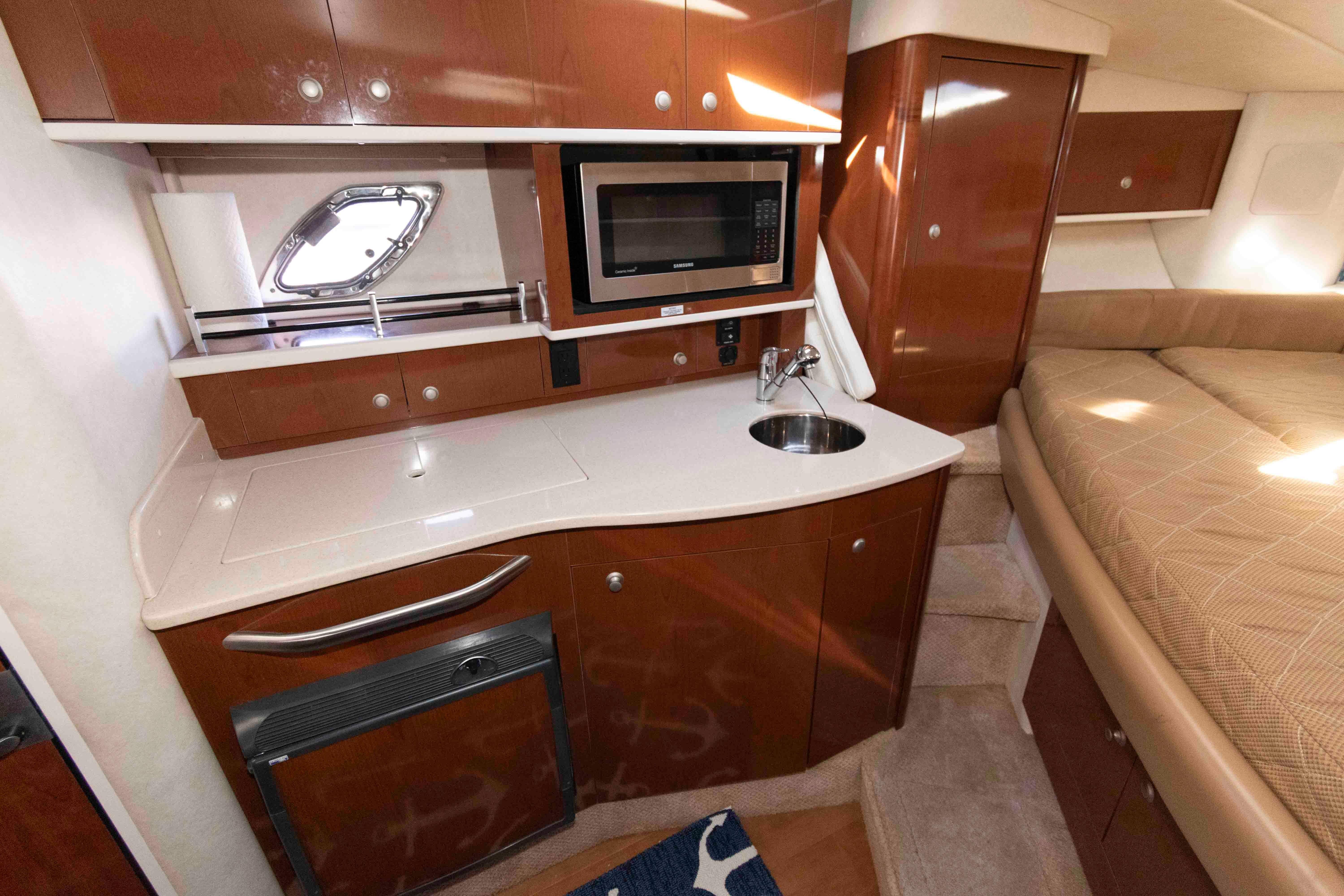 M 10470 EF Knot 10 Yacht Sales M 10470 EF Knot 10 Yacht Sales