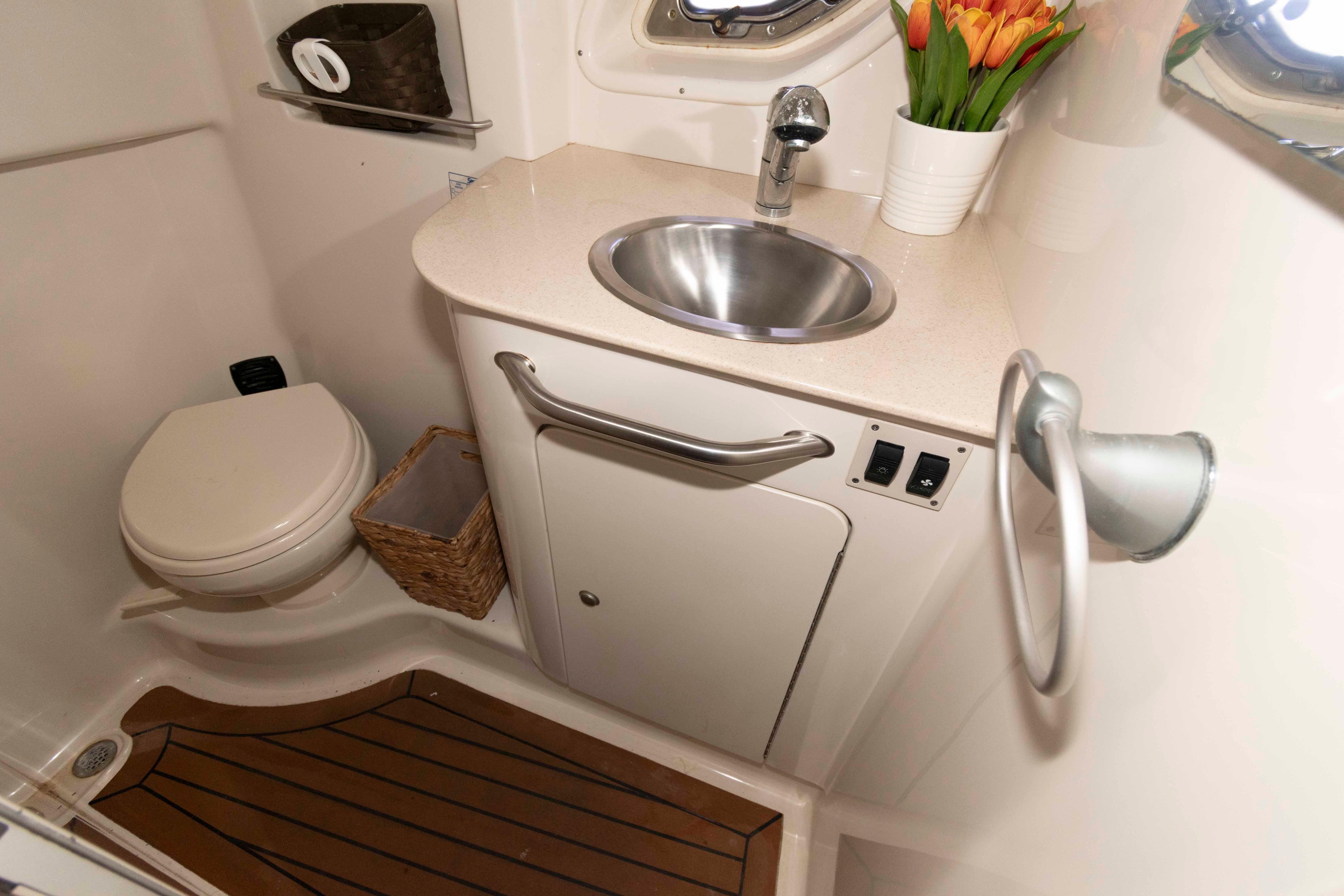 M 10470 EF Knot 10 Yacht Sales M 10470 EF Knot 10 Yacht Sales