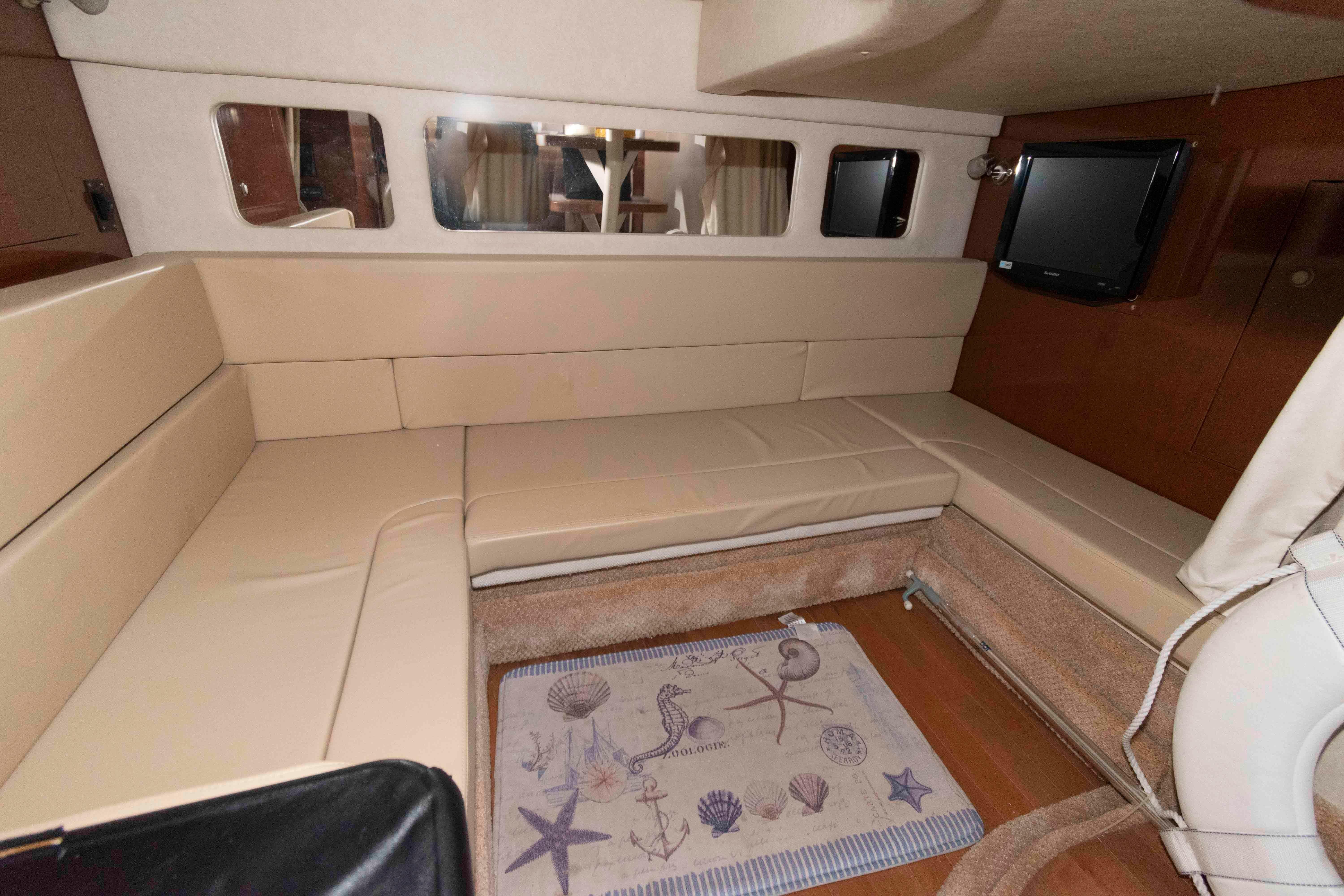 M 10470 EF Knot 10 Yacht Sales M 10470 EF Knot 10 Yacht Sales