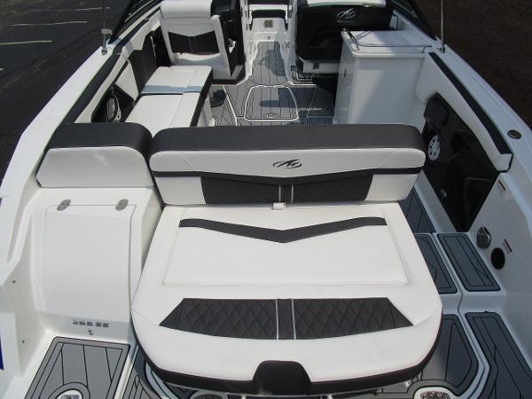 2022 Monterey boat for sale, model of the boat is 255SS & Image # 9 of 41