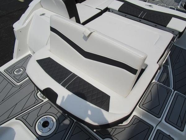2022 Monterey boat for sale, model of the boat is 255SS & Image # 13 of 41