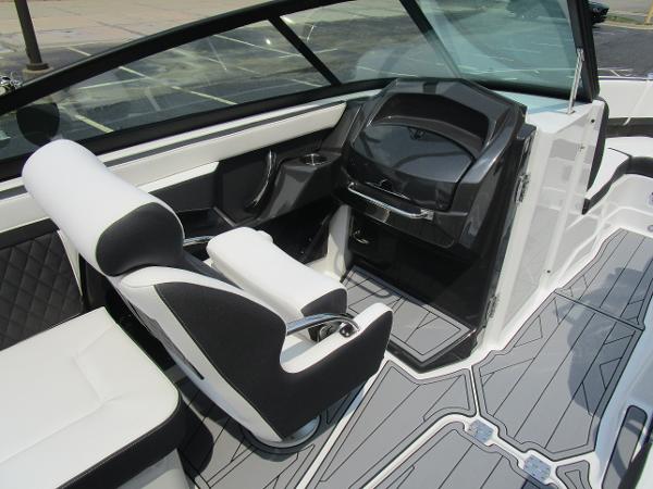 2022 Monterey boat for sale, model of the boat is 255SS & Image # 23 of 41
