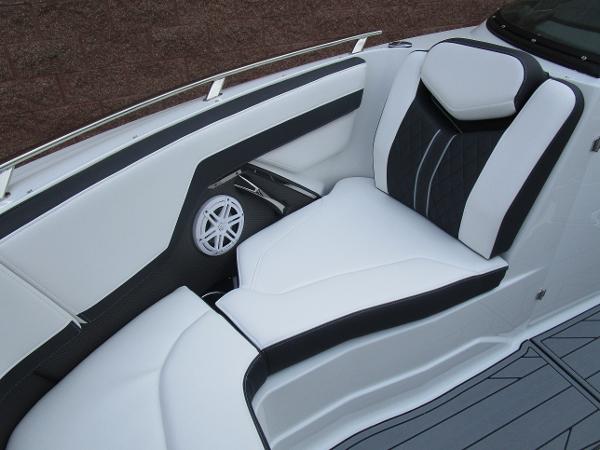 2022 Monterey boat for sale, model of the boat is 255SS & Image # 32 of 41