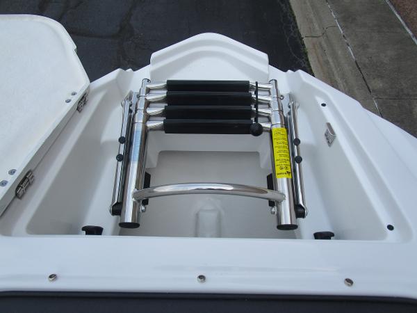 2022 Monterey boat for sale, model of the boat is 255SS & Image # 35 of 41