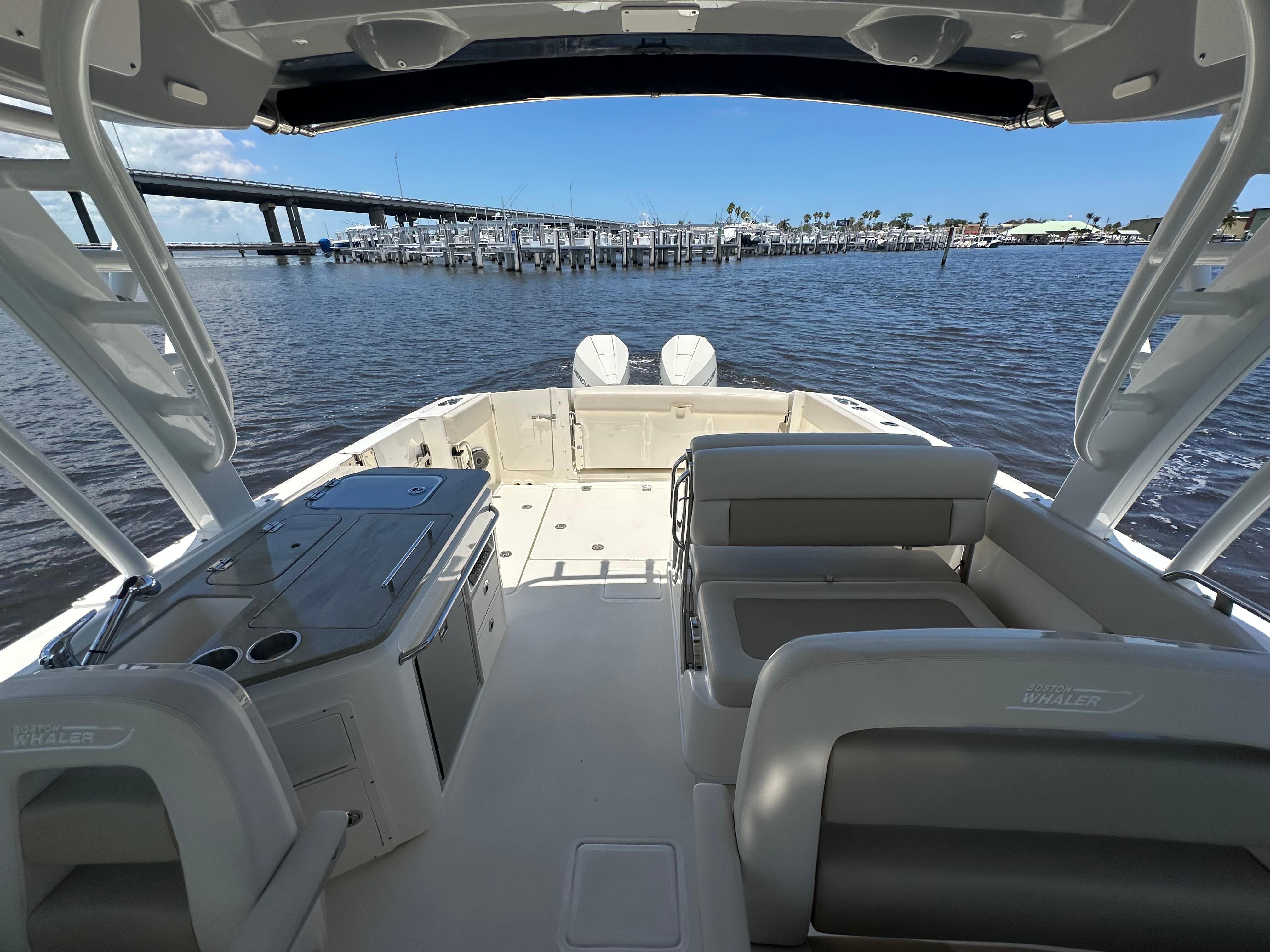 2023-boston-whaler-320-vantage-power-9793894-20250514120919913-1_XLARGE