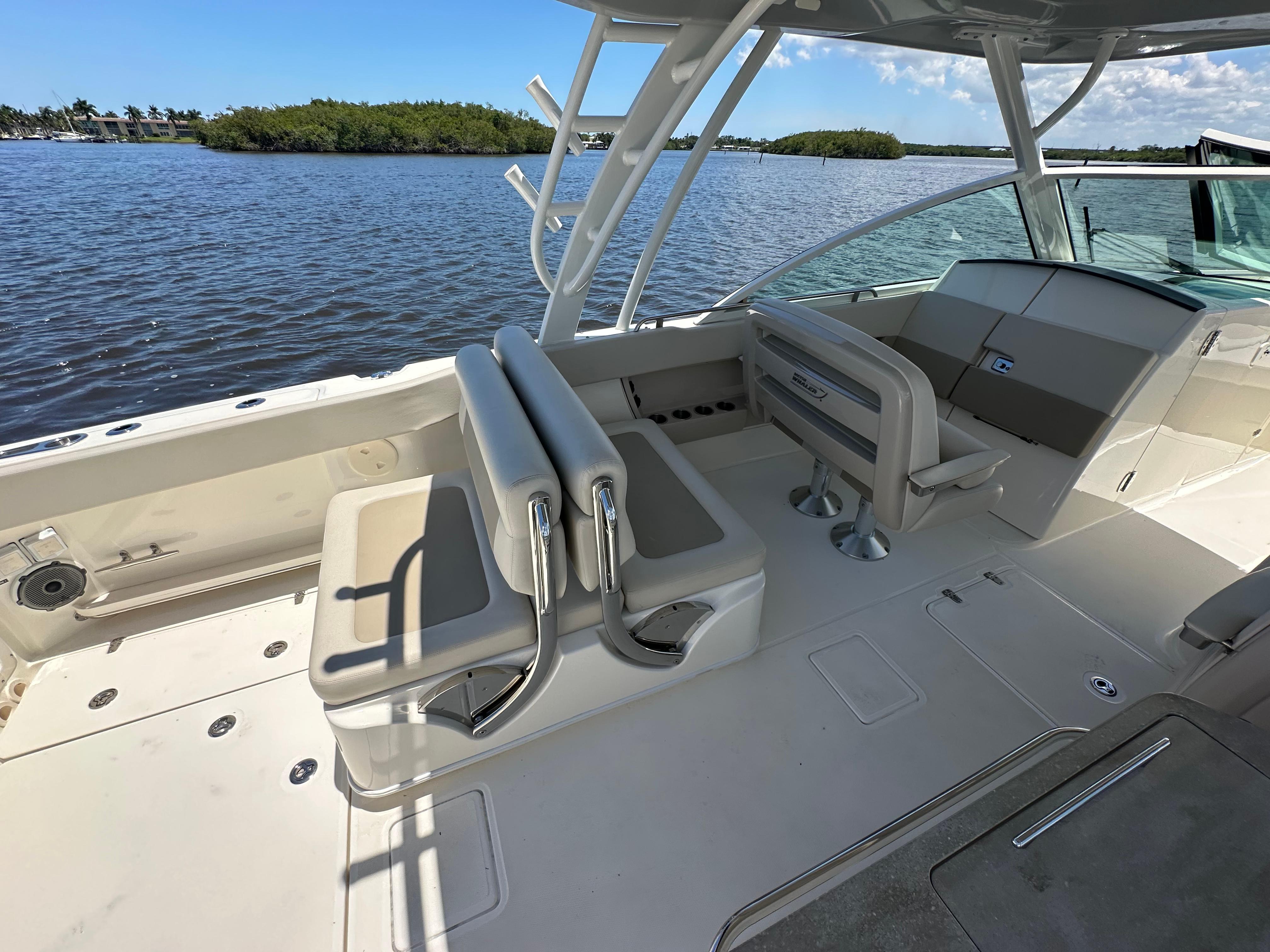 2023-boston-whaler-320-vantage-power-9793894-20250514120939986-1_XLARGE