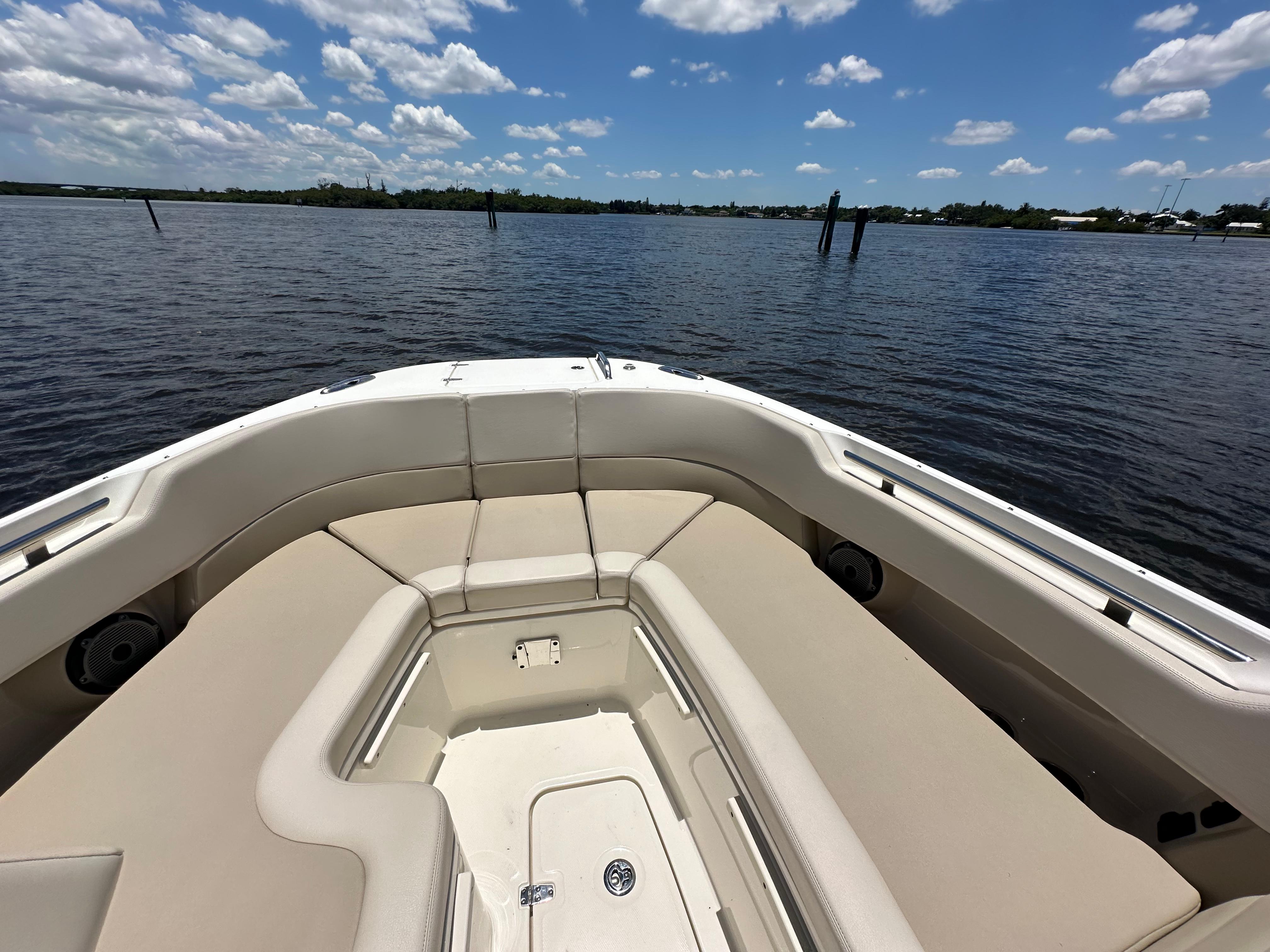2023-boston-whaler-320-vantage-power-9793894-20250514120953023-1_XLARGE