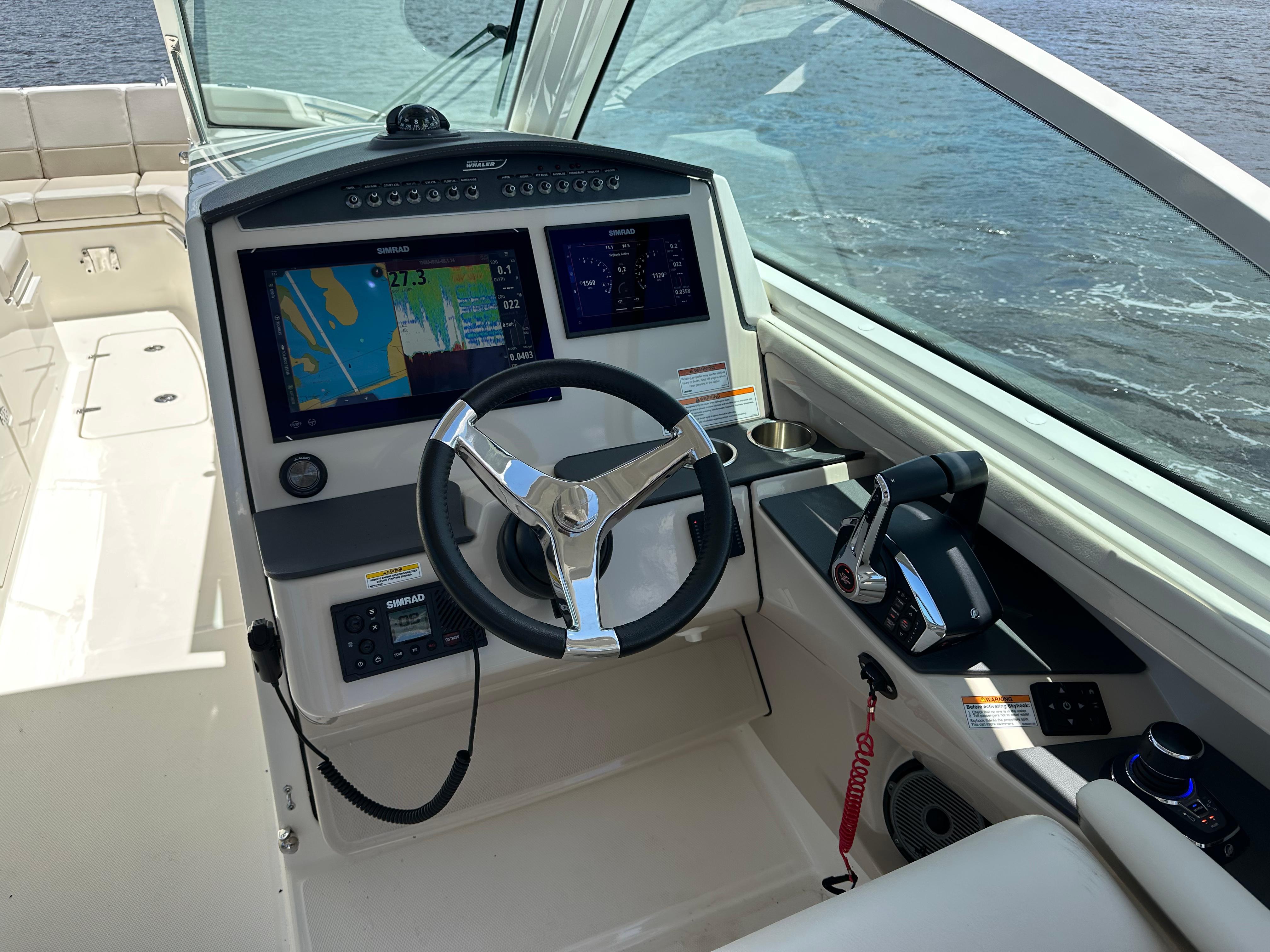 2023-boston-whaler-320-vantage-power-9793894-20250514121013091-1_XLARGE