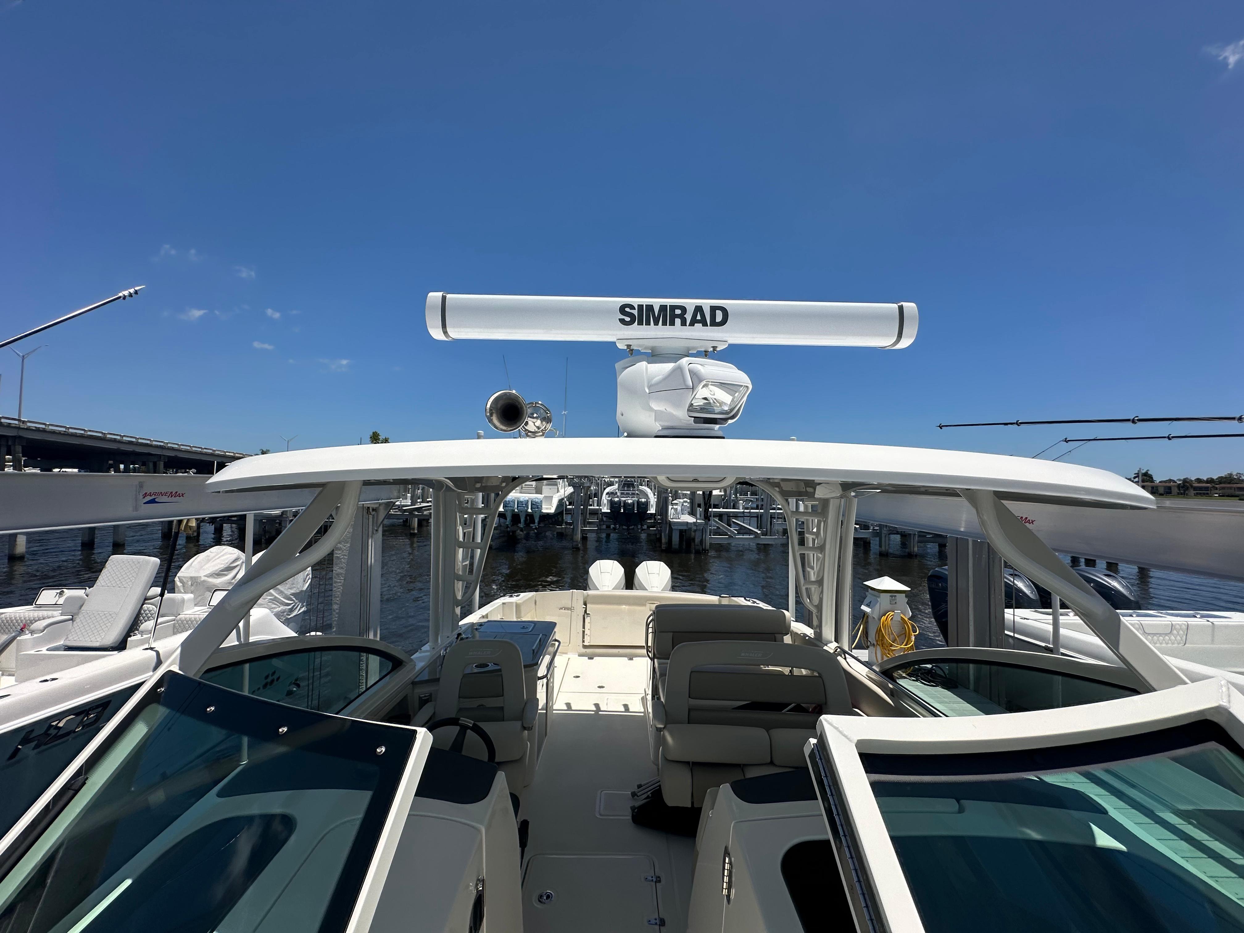 2023-boston-whaler-320-vantage-power-9793894-20250514130256959-1_XLARGE
