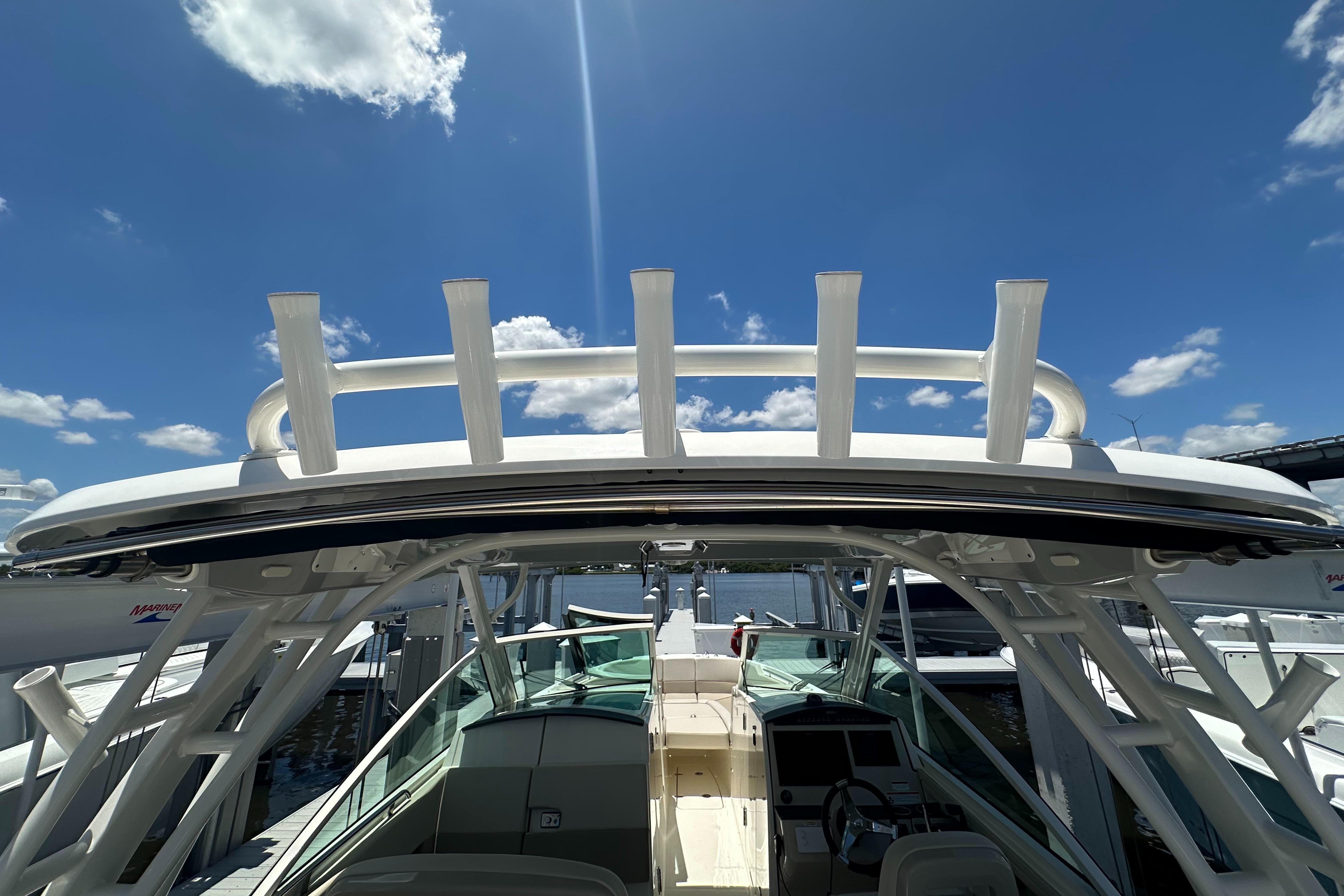 2023-boston-whaler-320-vantage-power-9793894-20250514130302448-1_XLARGE