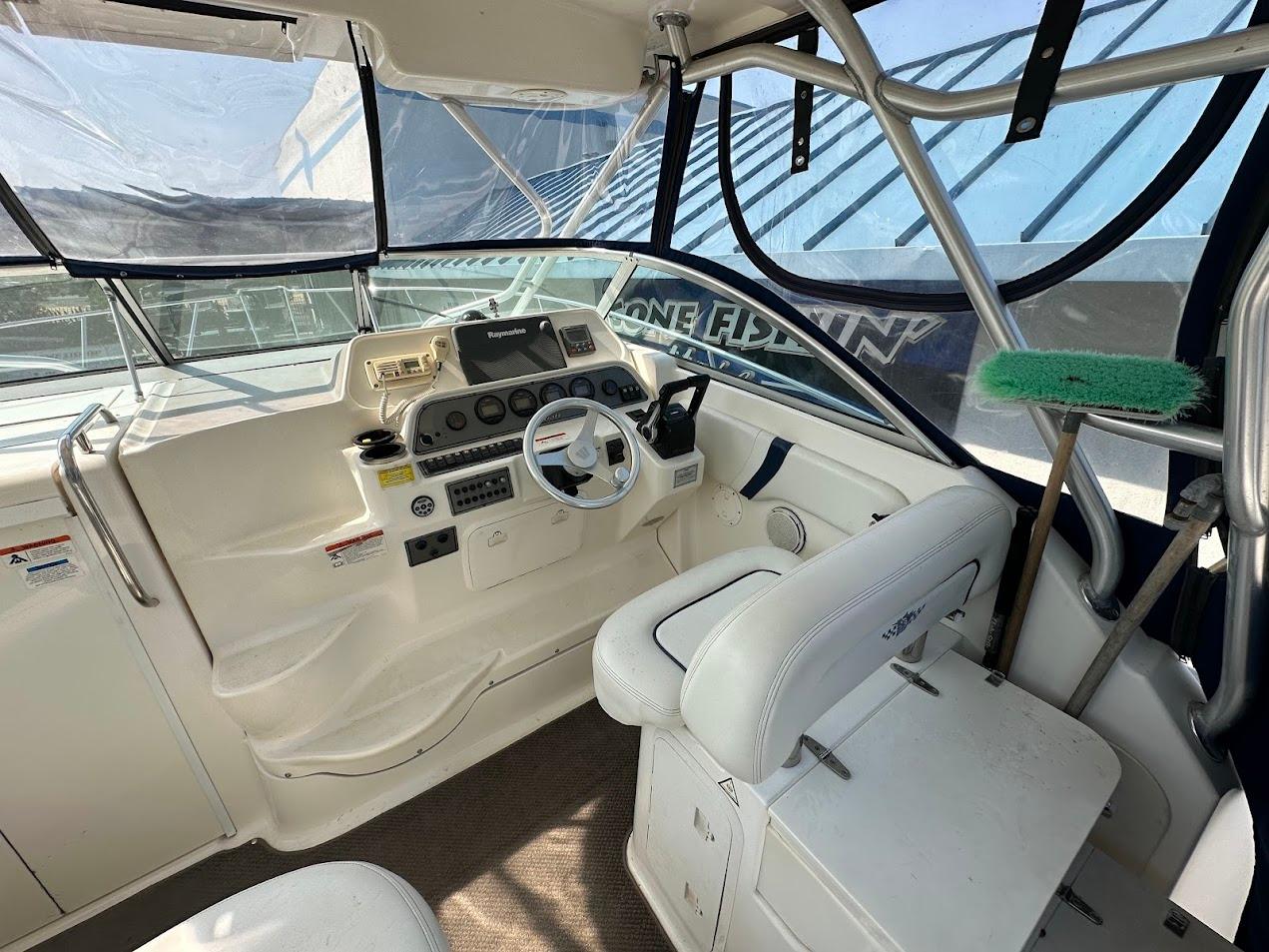 2006 Wellcraft 290 Coastal boat cockpit with steering wheel and seating.