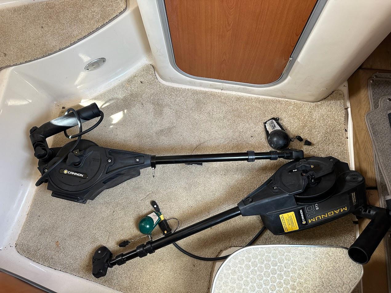 2006 Wellcraft 290 Coastal interior with fishing equipment on carpeted floor.