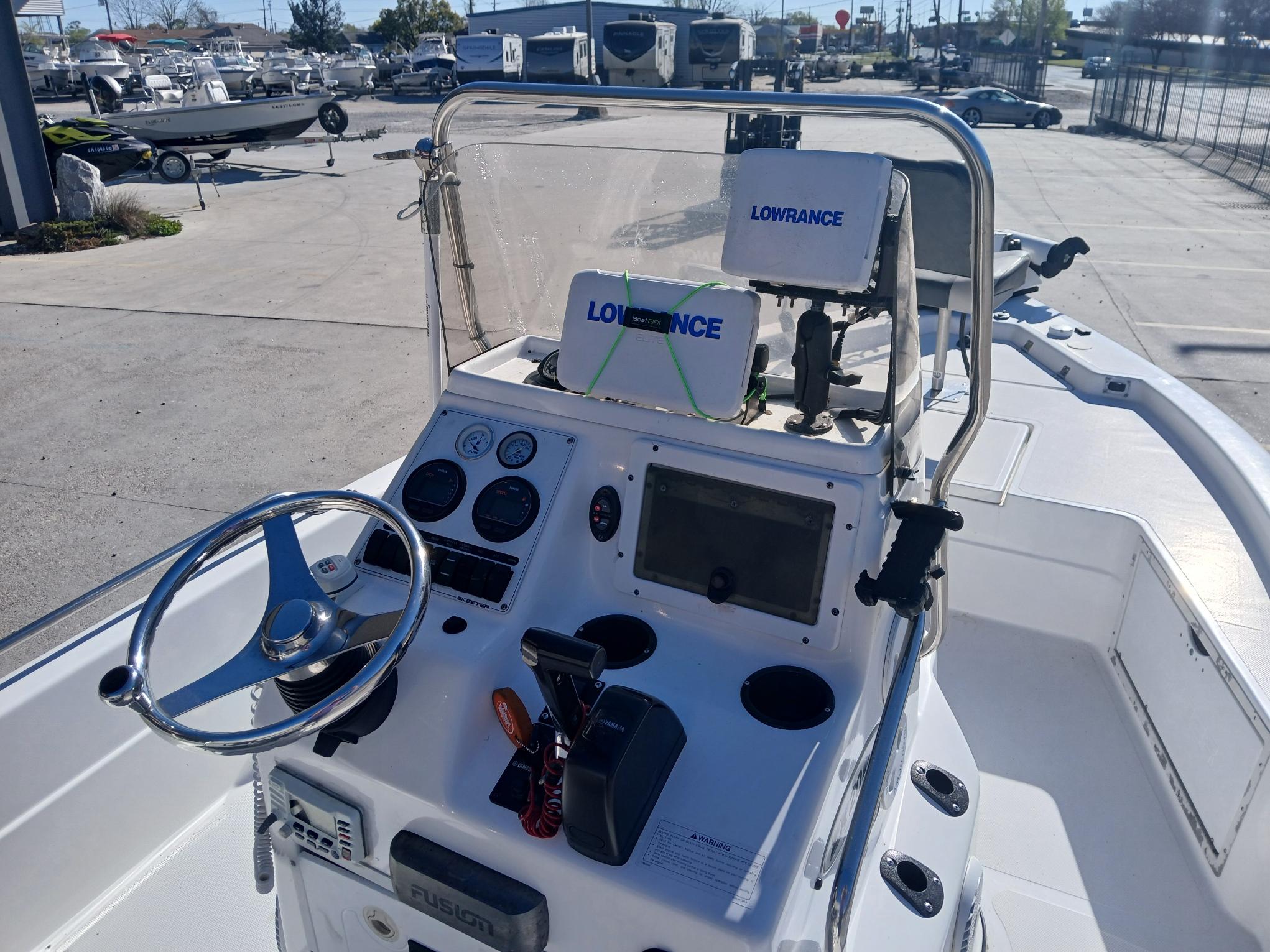 2008 Skeeter 20 ZX boat console with Lowrance electronics and steering wheel.