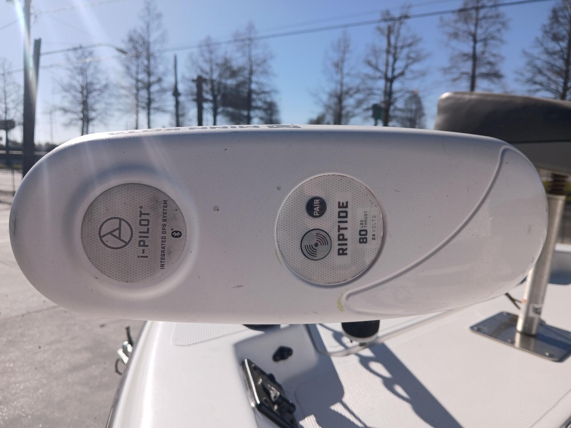 2008 Skeeter 20 ZX boat with i-Pilot Riptide motor in sunlight.