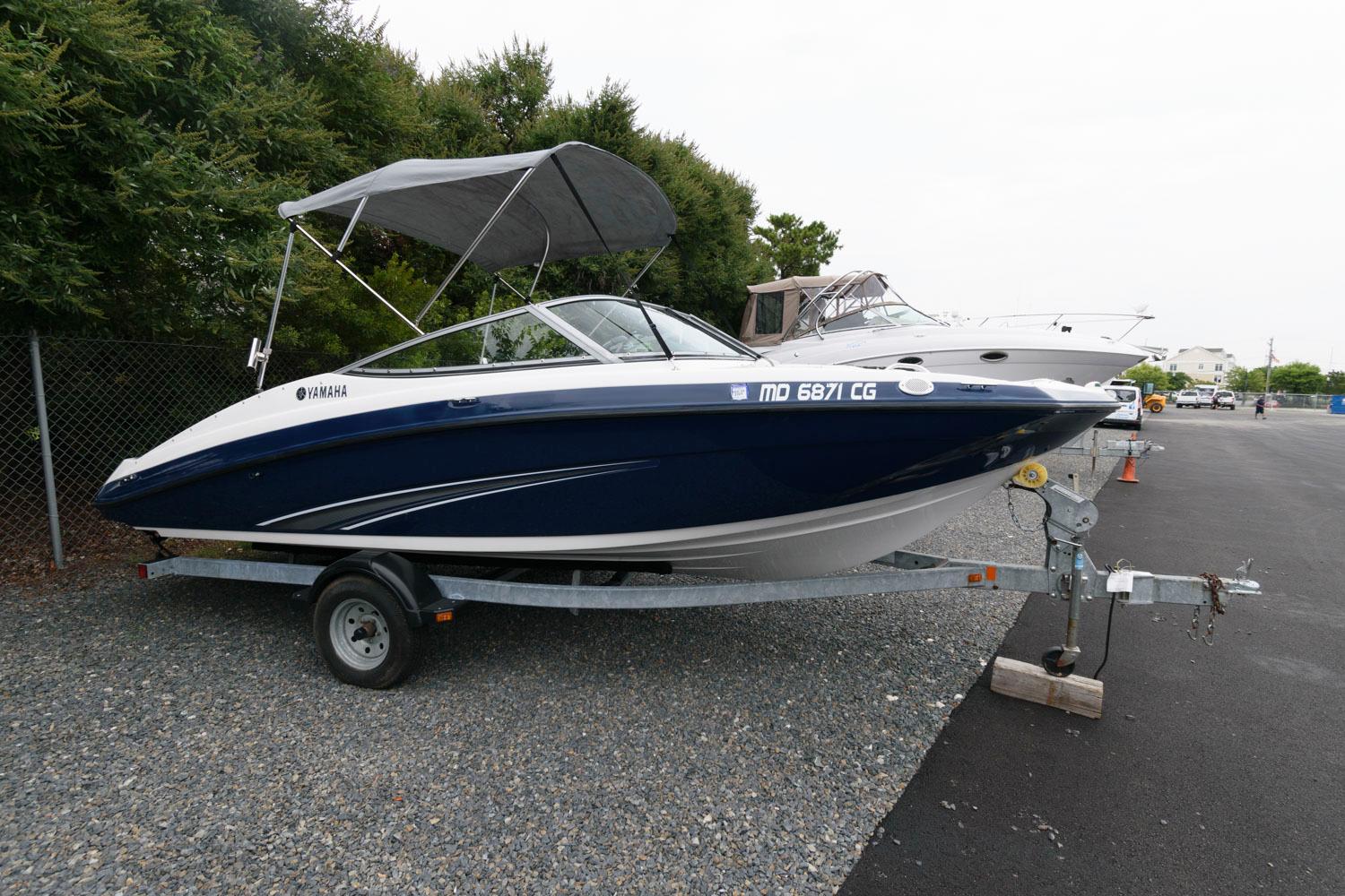 M 7136 RD Knot 10 Yacht Sales