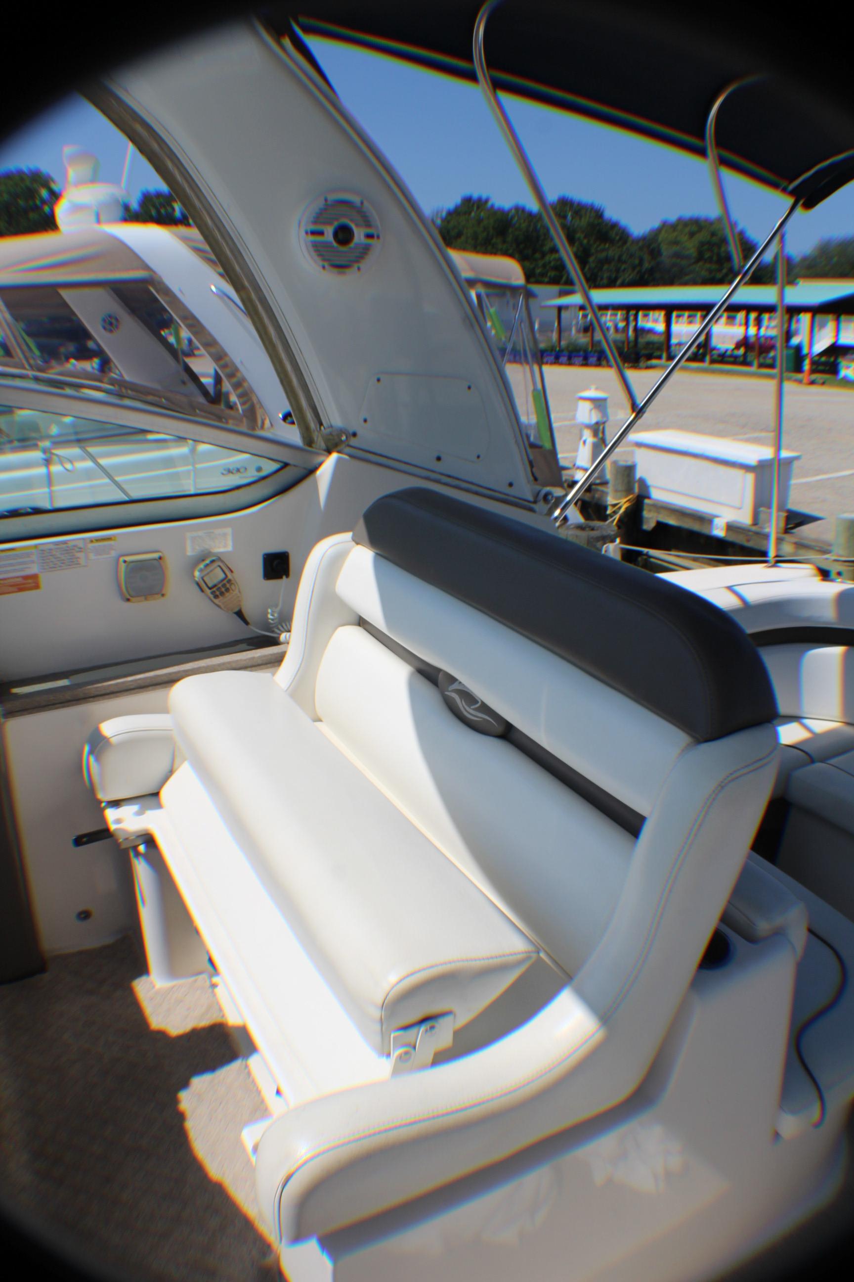 2007 Rinker 350 Express Cruiser