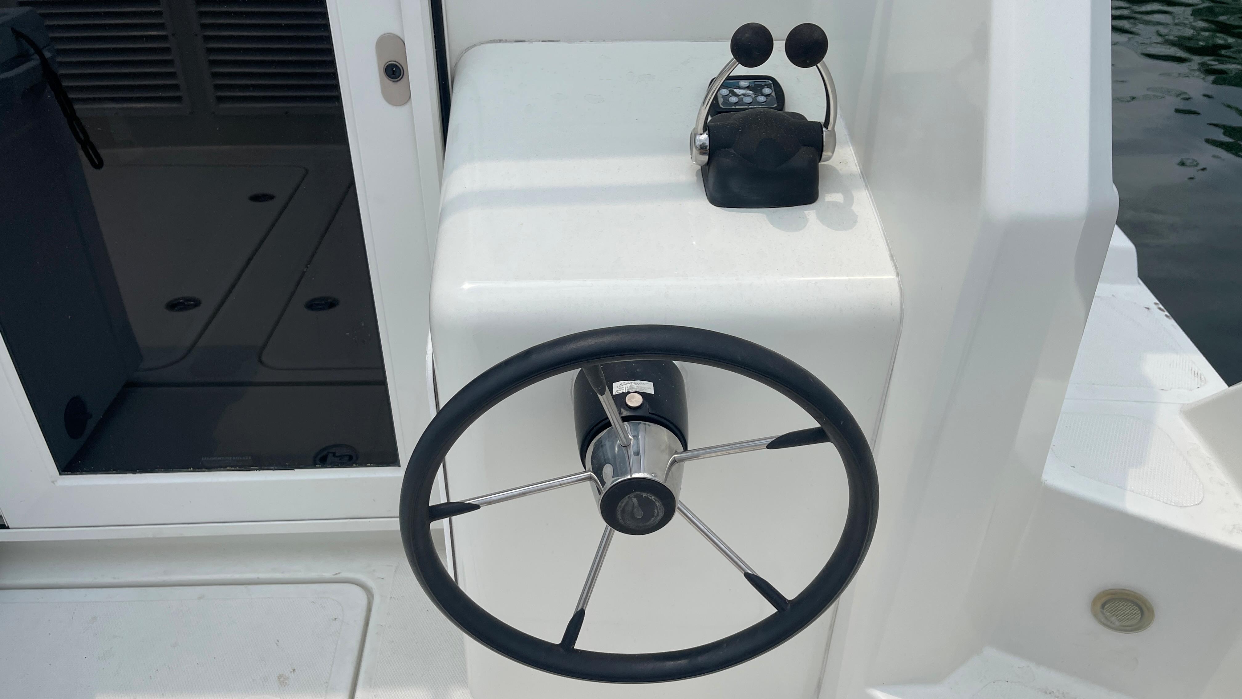 Sea Sport 30 Chole Elaine - Exterior photo of helm controls