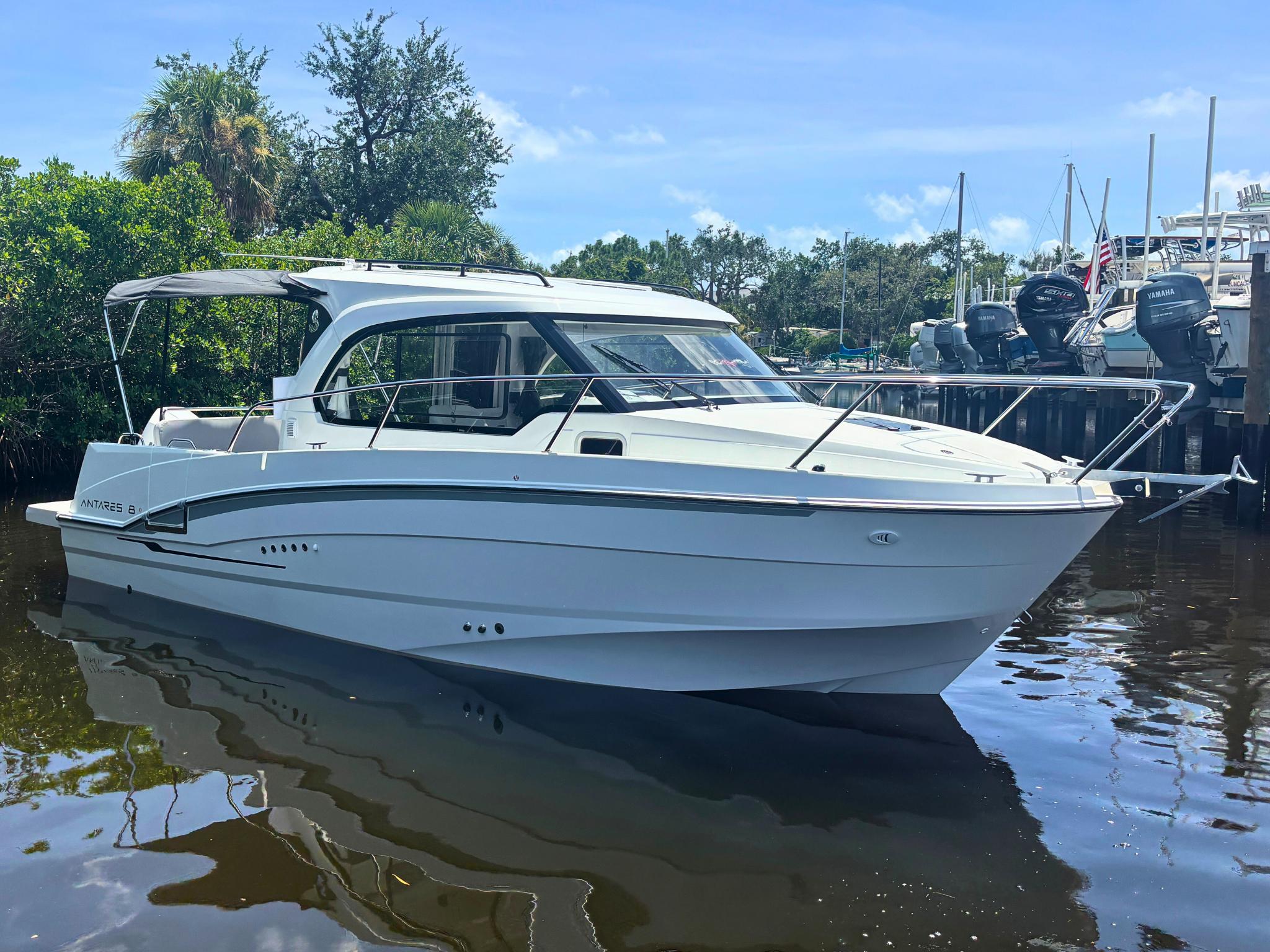 2025 Beneteau Antares 8