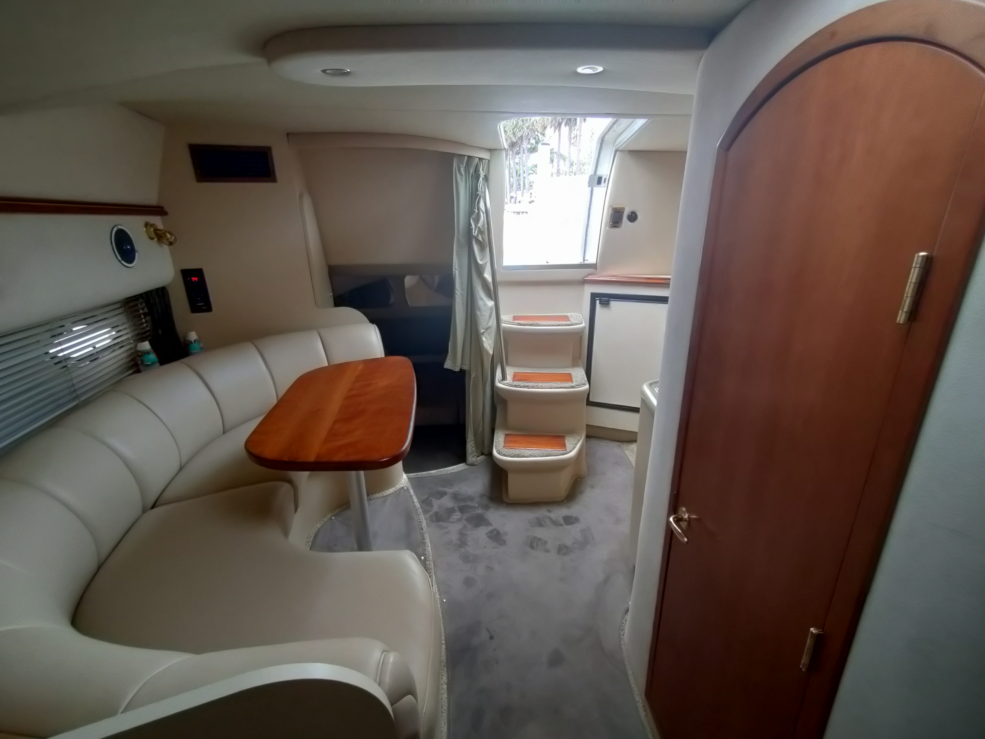 cruisers yachts 3372 express review