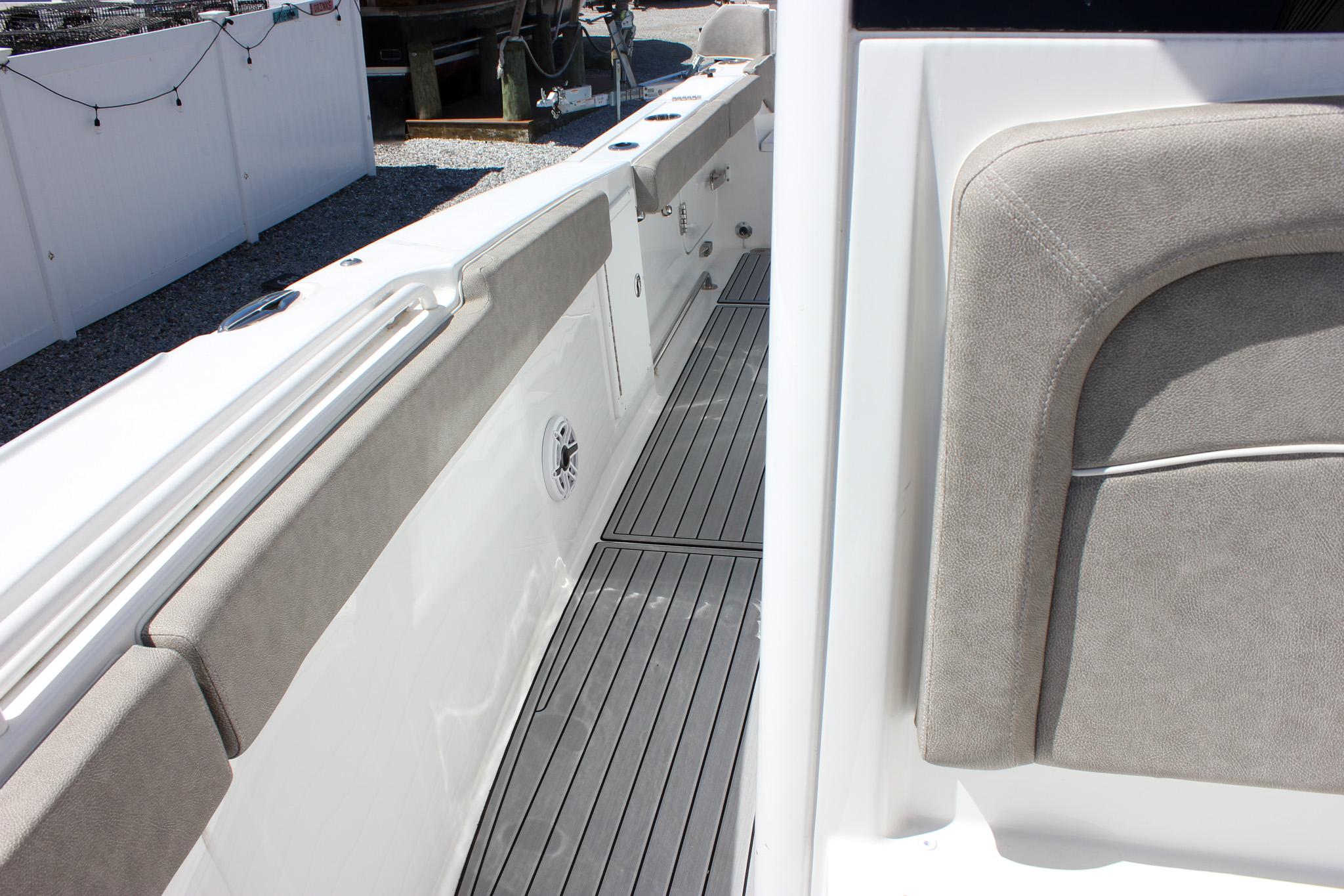 2025-sea-hunt-ultra-275-se-power-9783924-20250506075658431-1_XLARGE