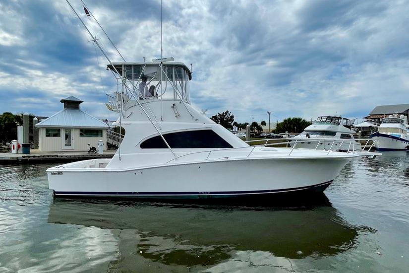 2005 Luhrs 38 Convertible- STBD Profile