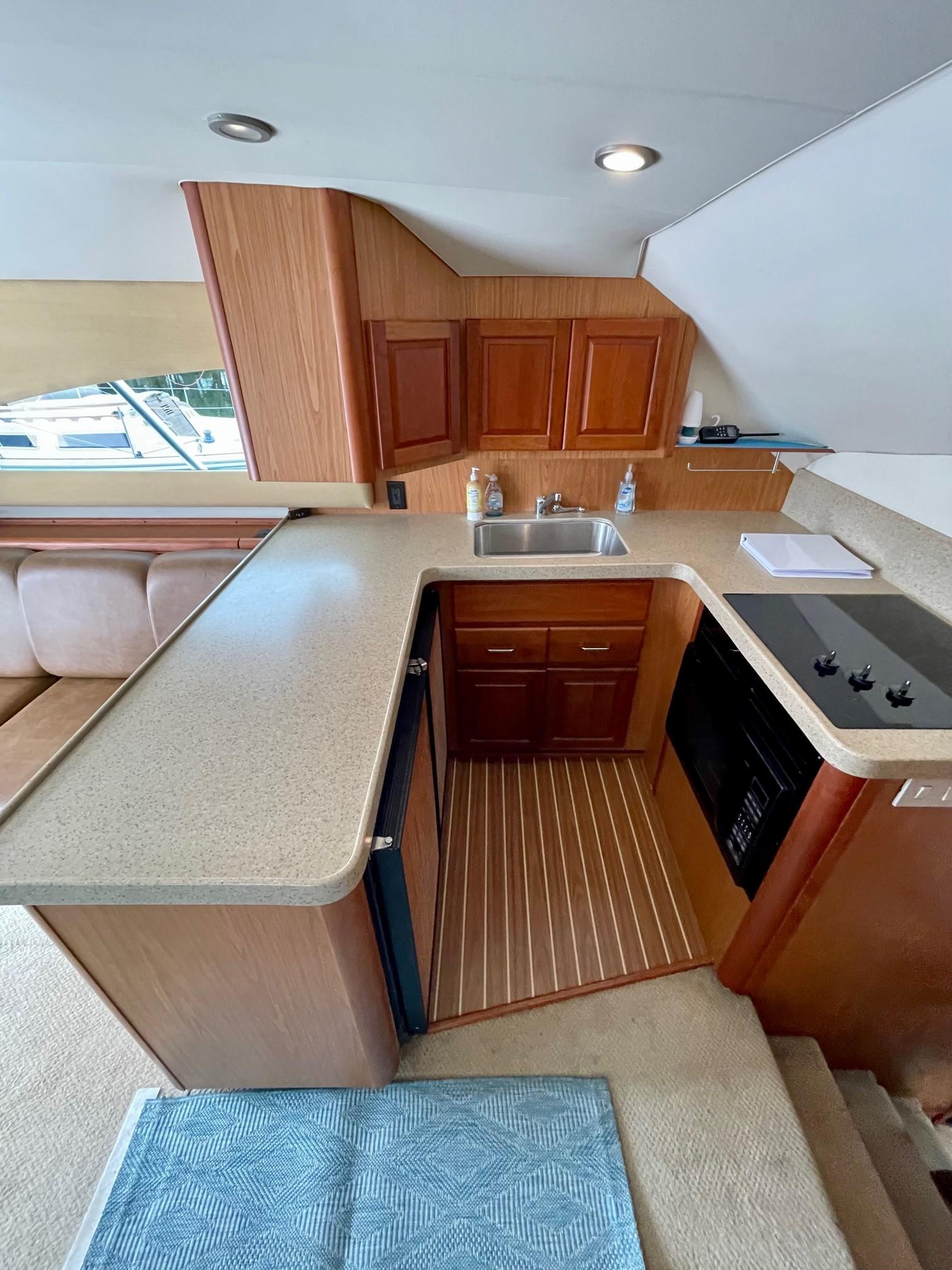 2005 Luhrs 38 Convertible  Galley