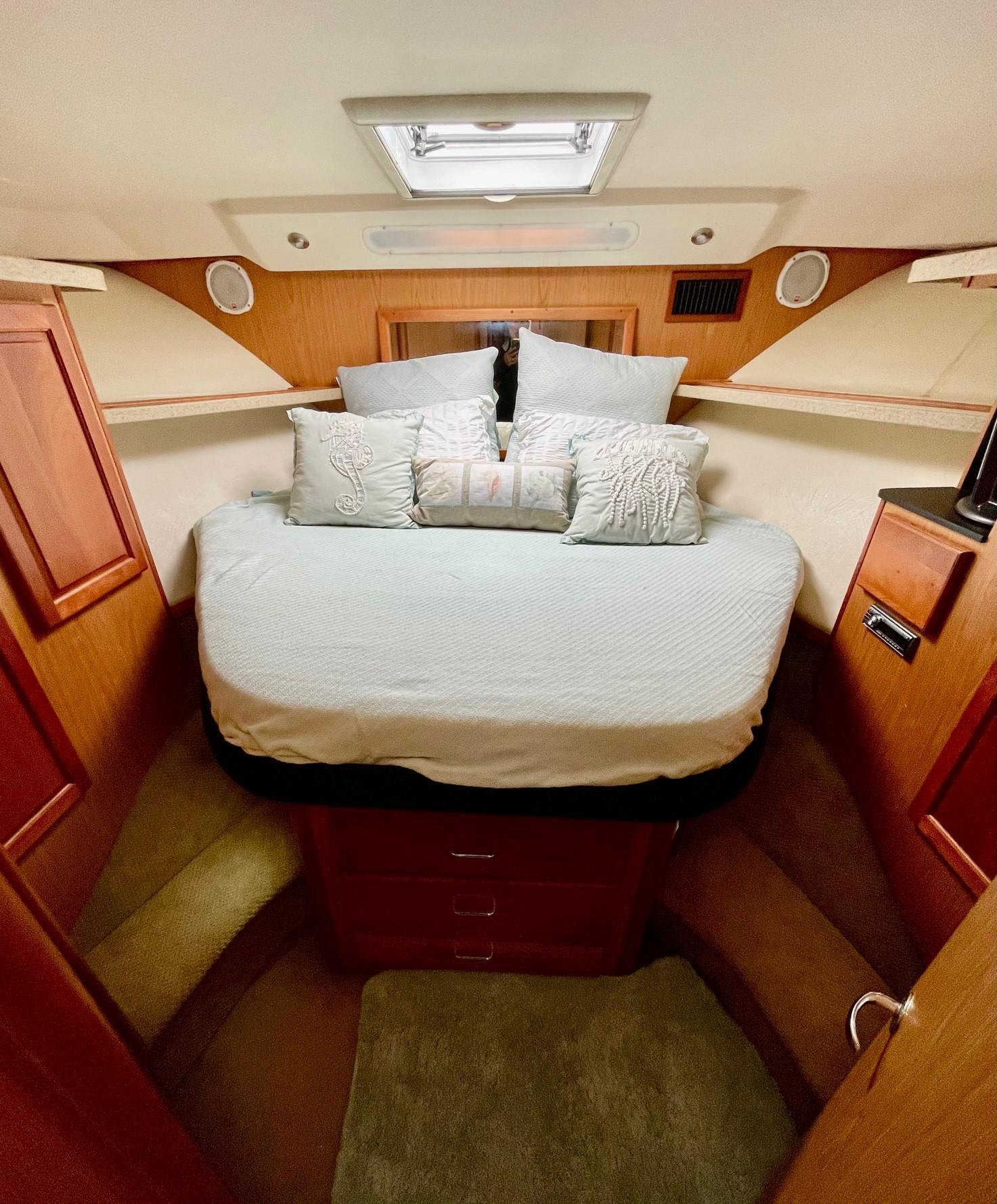 2005 Luhrs 38 Convertible  Master Stateroom