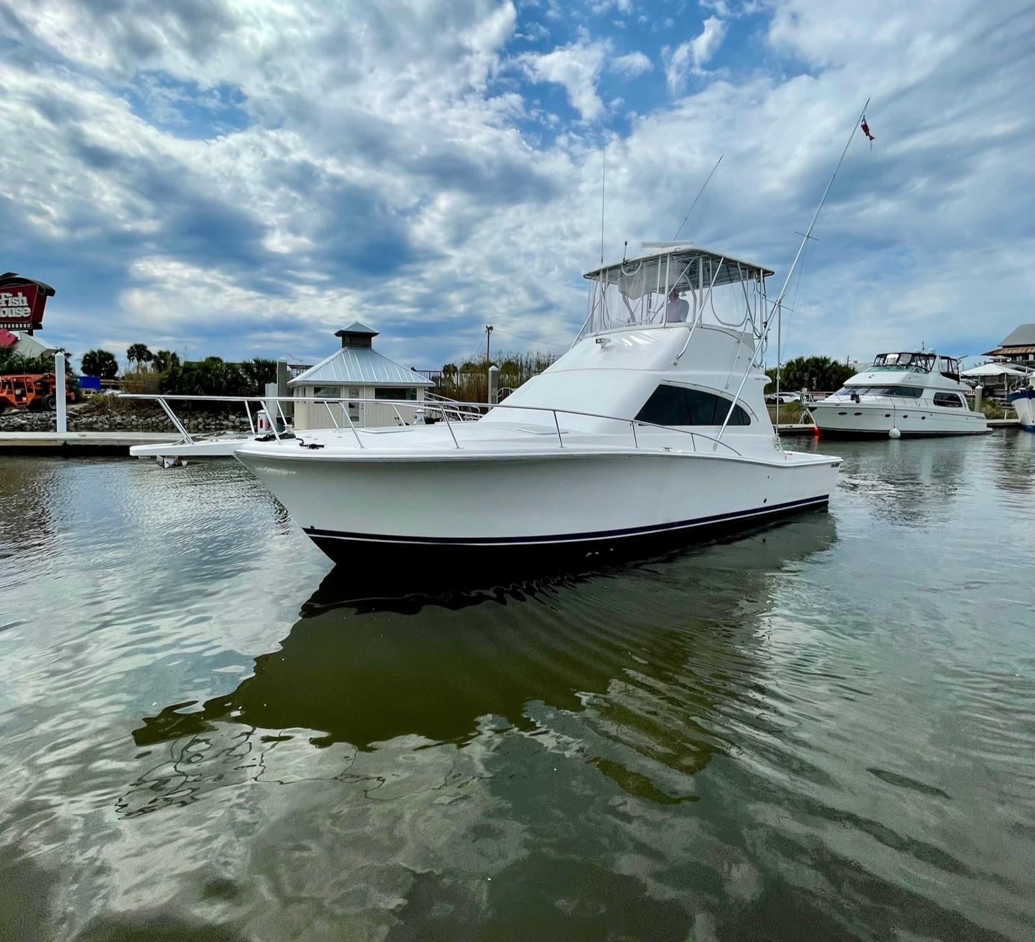 2005 Luhrs 38 Convertible  Port Bow