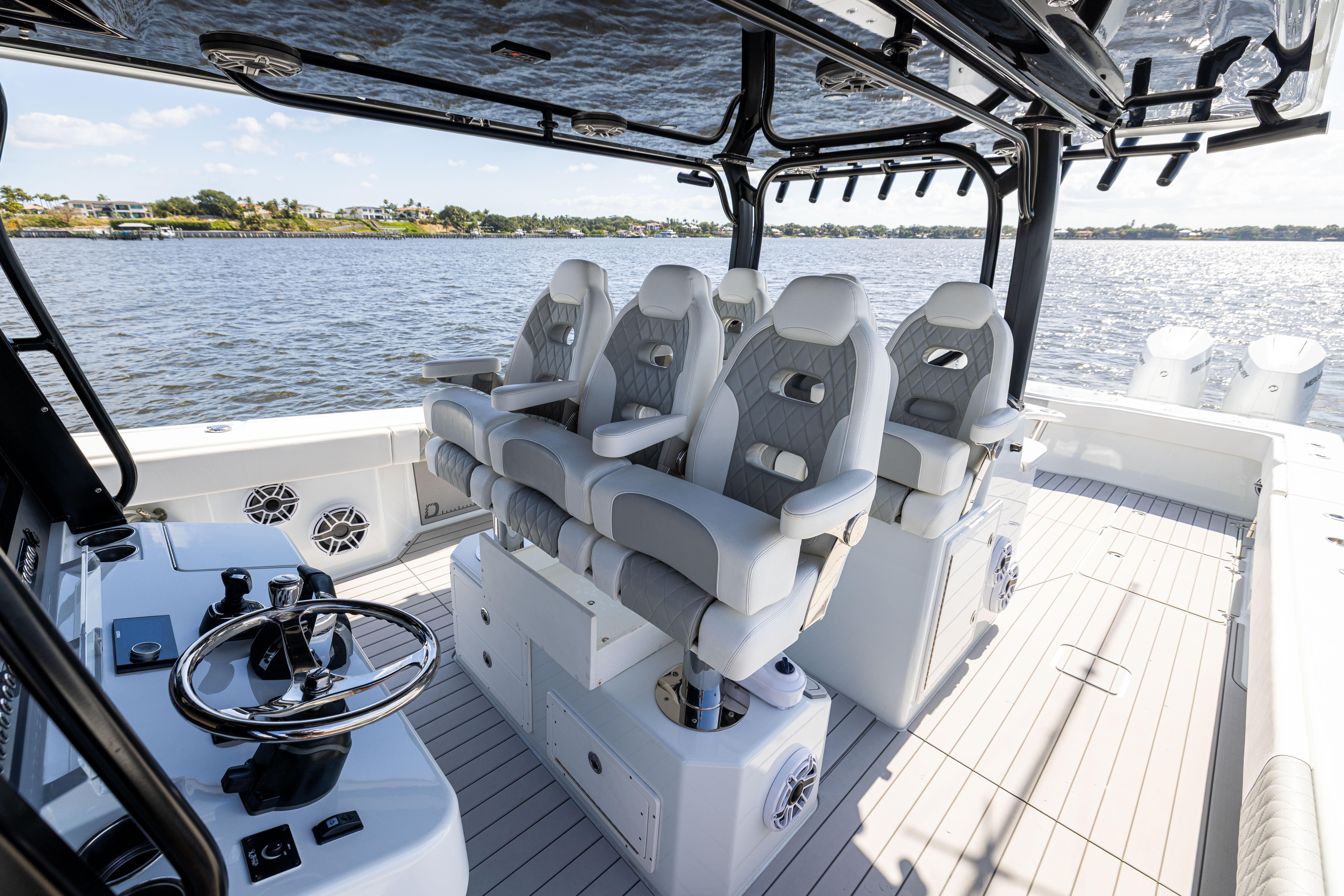 2022-freeman-47-center-console-power-9783932-20250506075521459-1_XLARGE