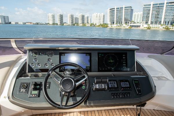 2021 Princess Y78  - Helm