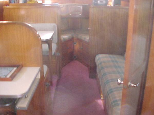 Galley/Dinette/Settee