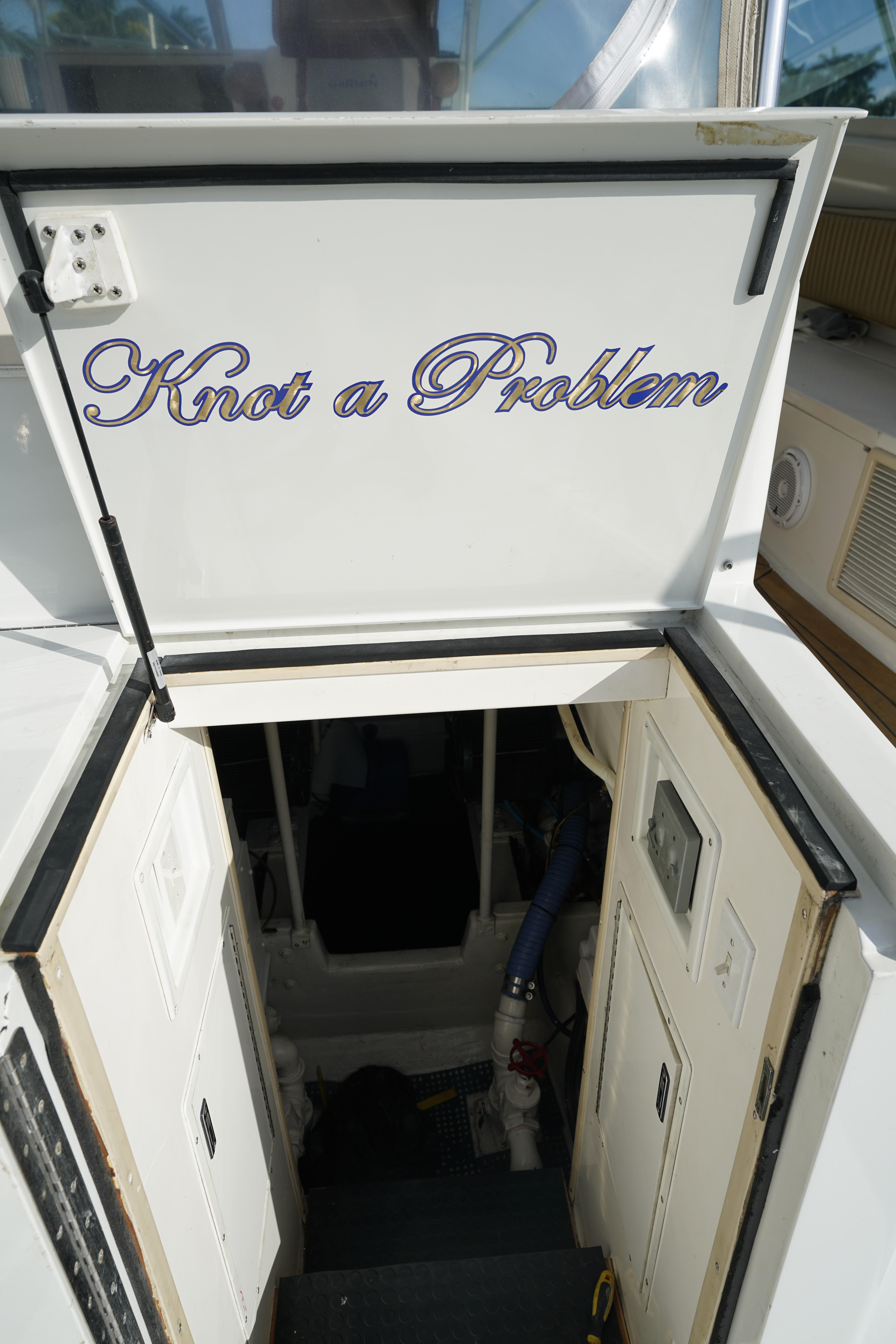 Viking-43 Open EXPRESS 1998-Knot A Problem FL-US-9780243 | Thumbnail