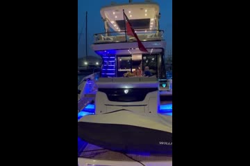 Fairline Squadron 68 video