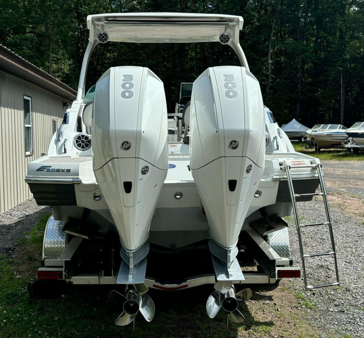 2021-crownline-e305xs-power-9843953-20250618161725751-1