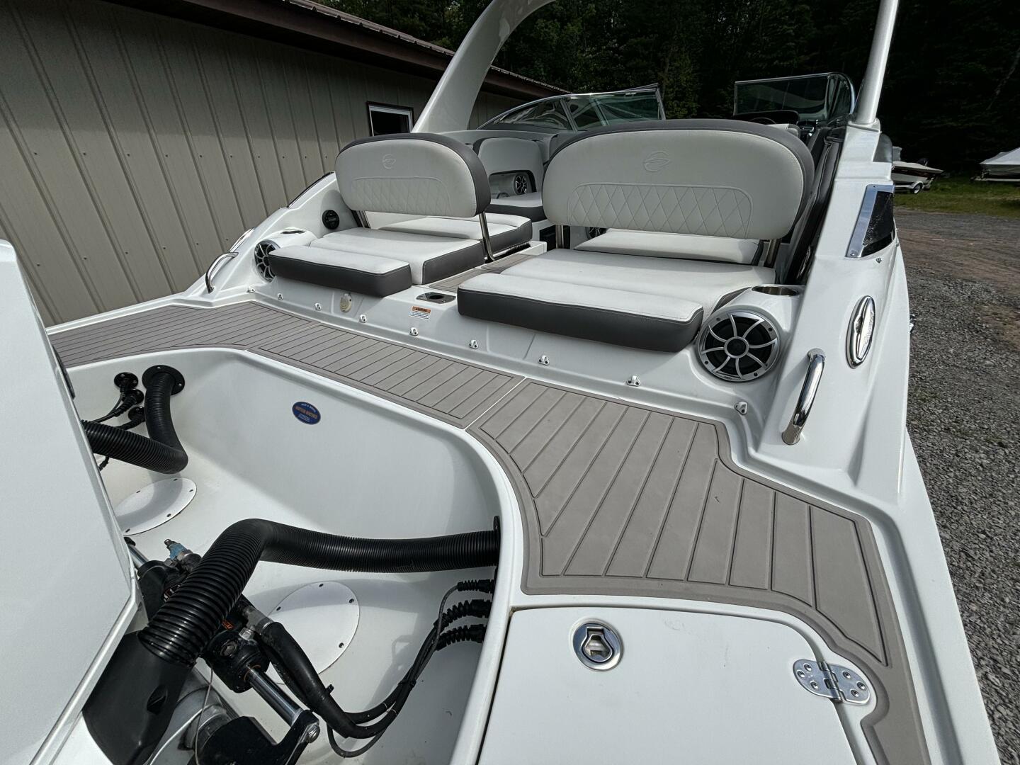 2021-crownline-e305xs-power-9843953-20250618161730741-1
