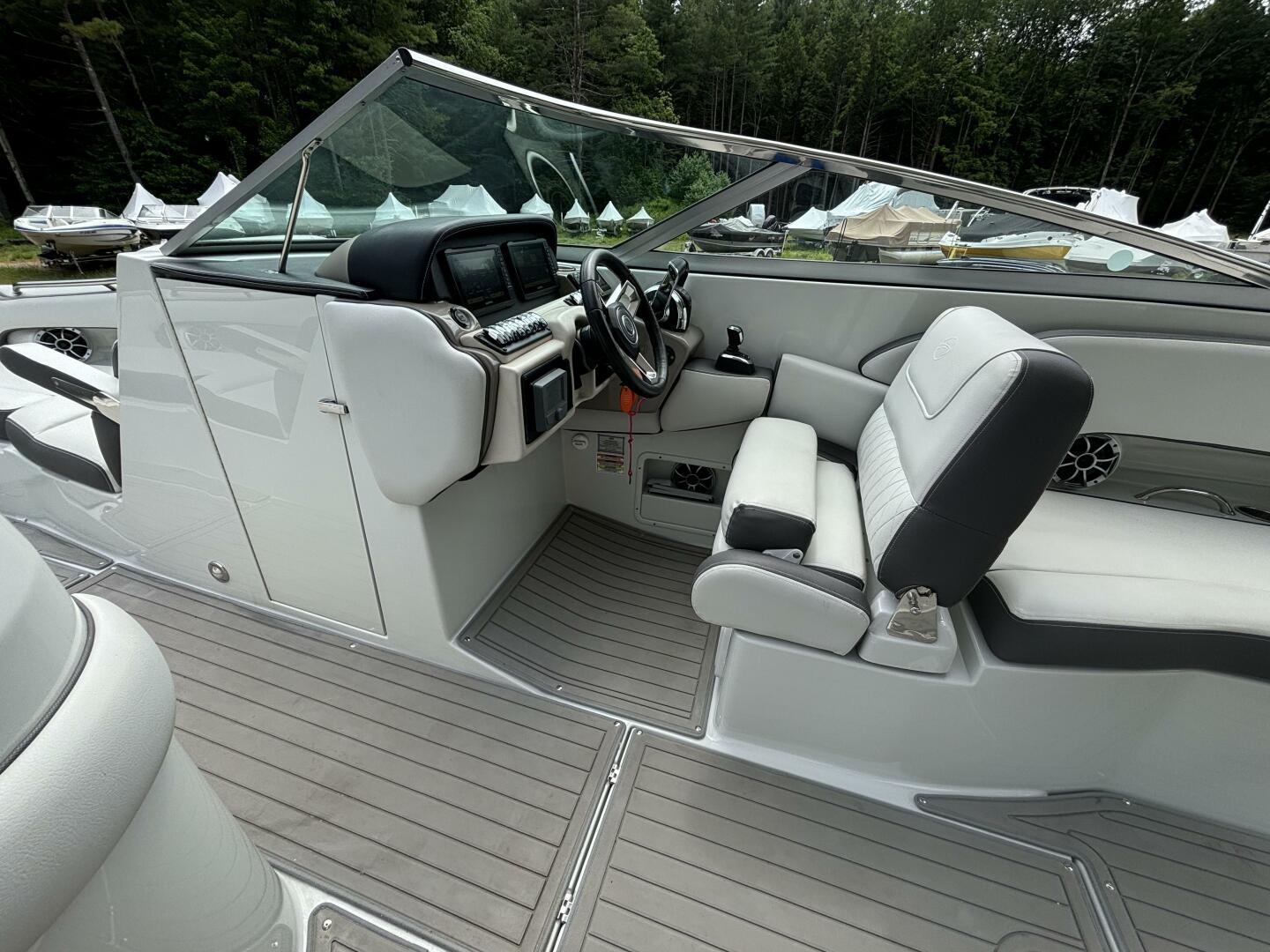 2021-crownline-e305xs-power-9843953-20250618161753414-1