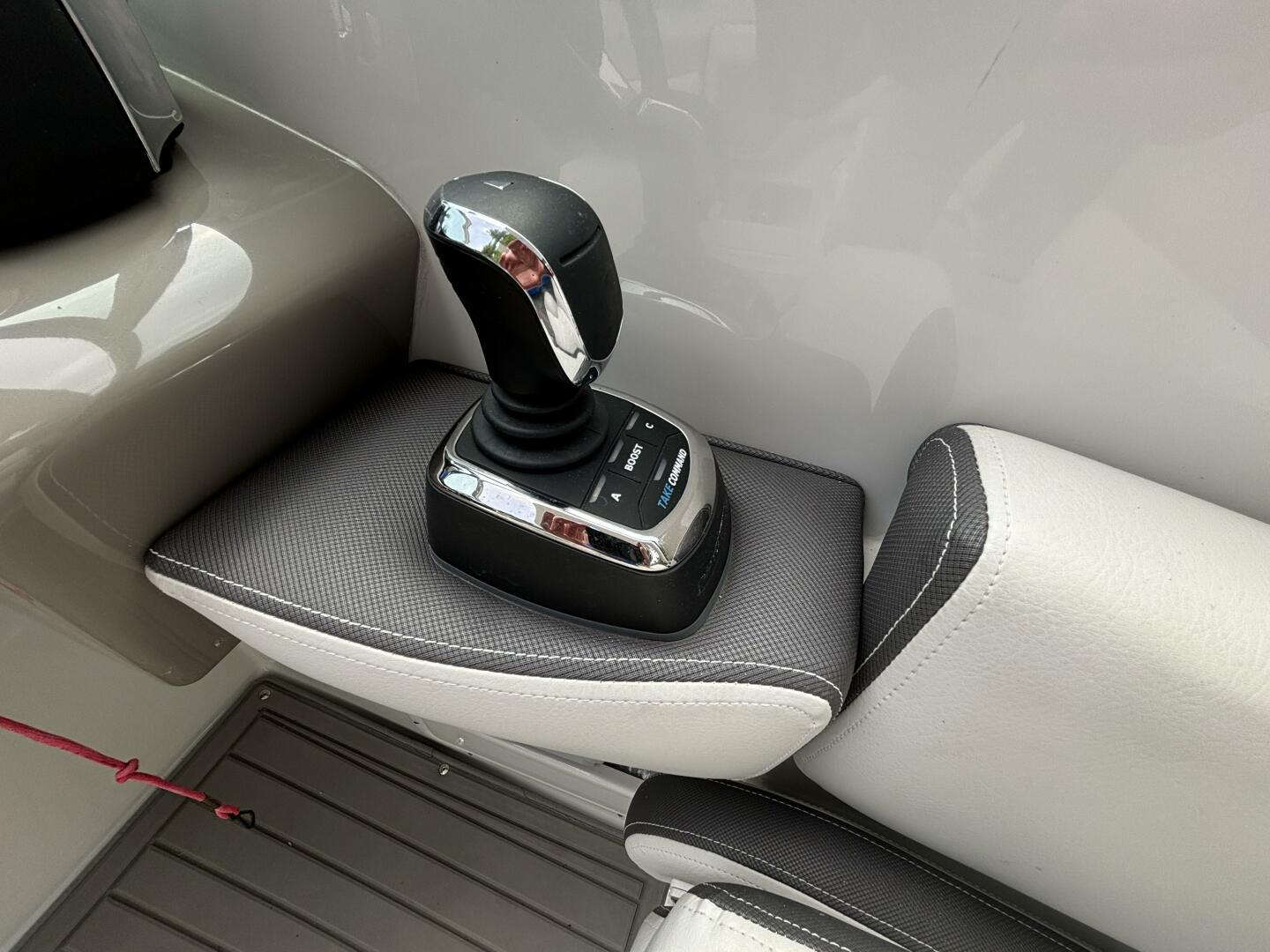 2021-crownline-e305xs-power-9843953-20250618161801678-1