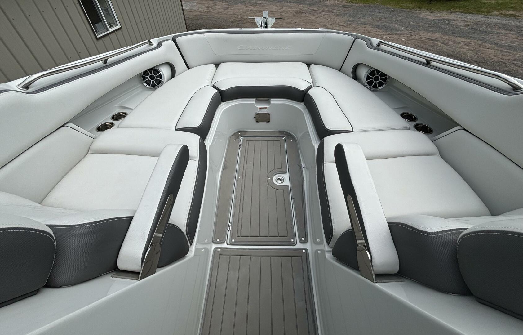2021-crownline-e305xs-power-9843953-20250618161809687-1