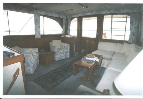 Salon Looking Aft