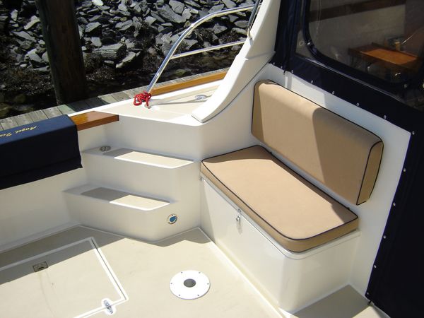 Cockpit bench seat