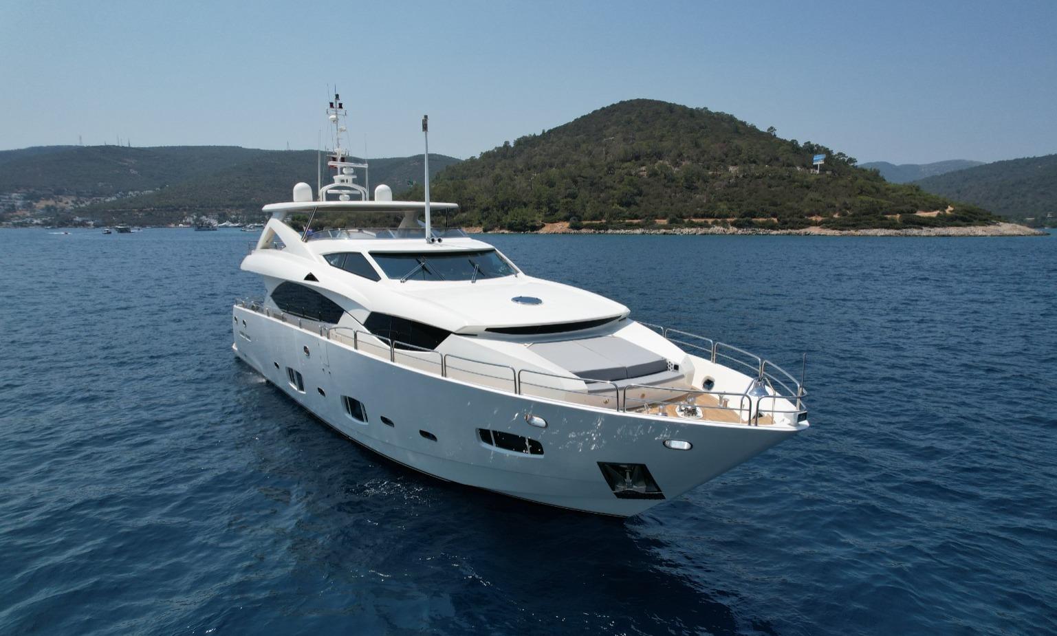 2011 Sunseeker 30 Metre Yacht