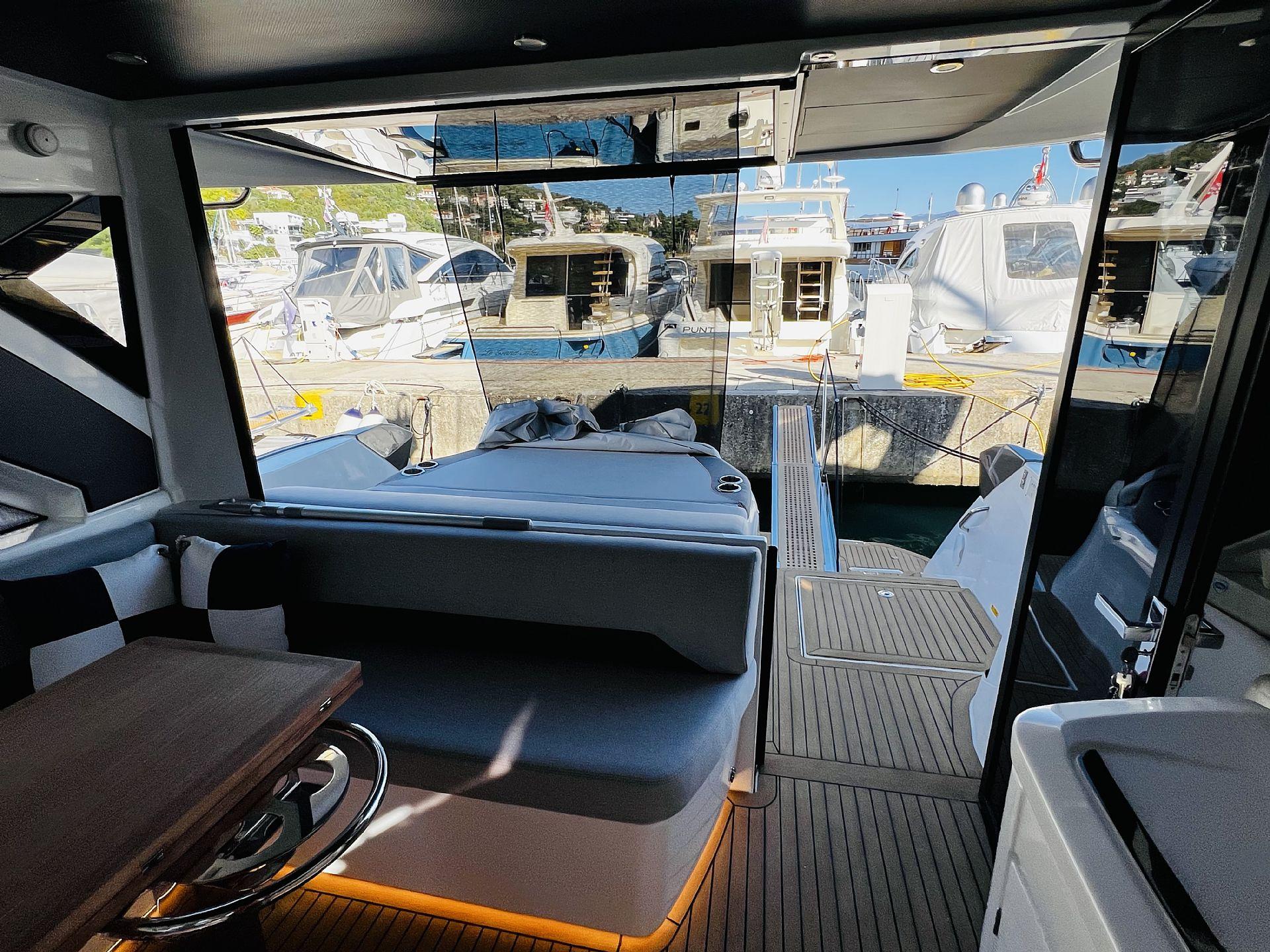 Yacht Photos Pics