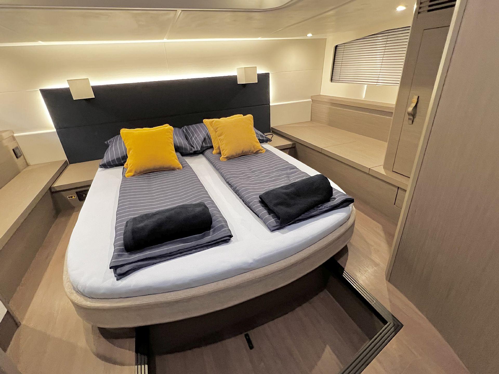 Yacht Photos Pics