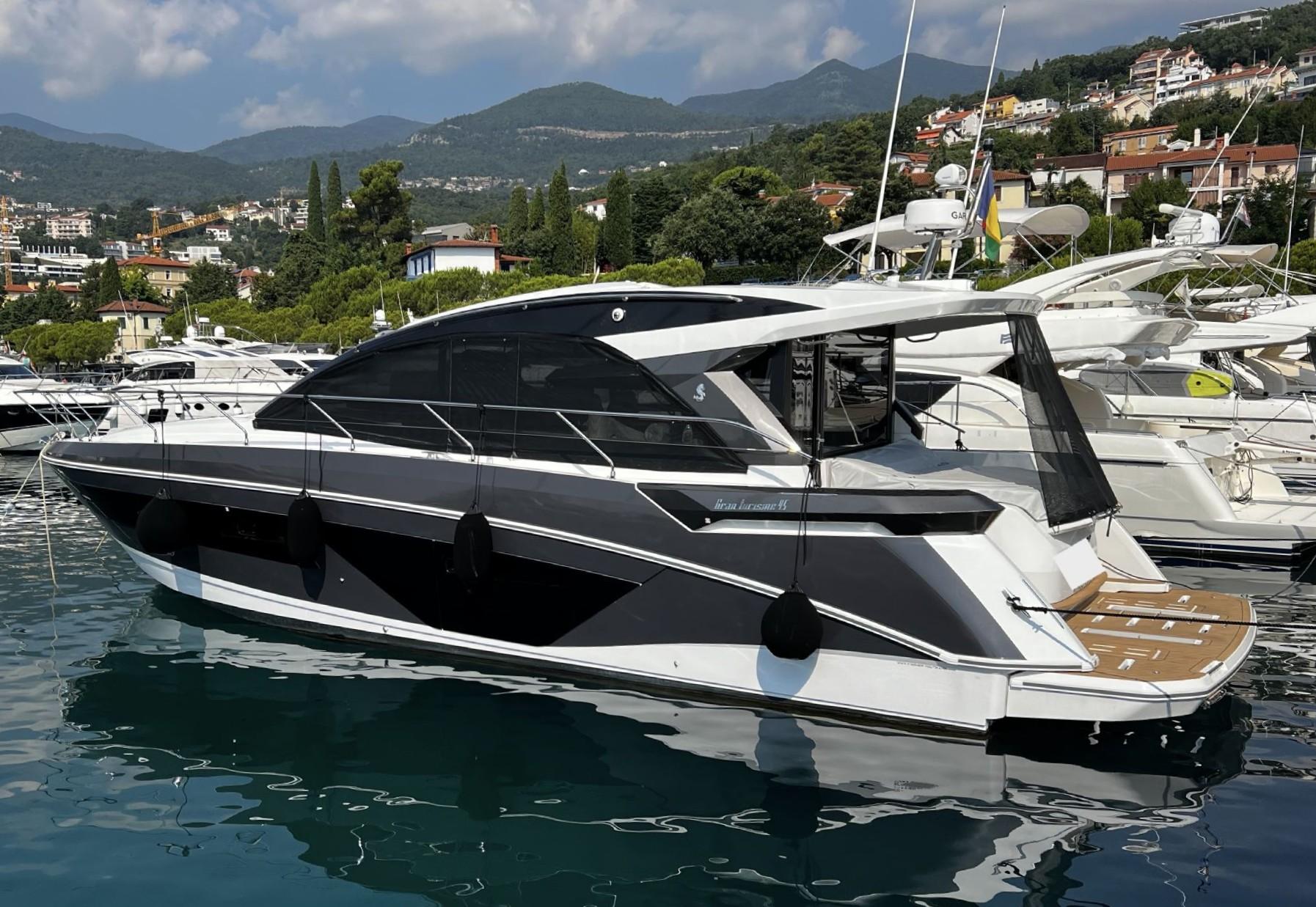 Yacht Photos Pics
