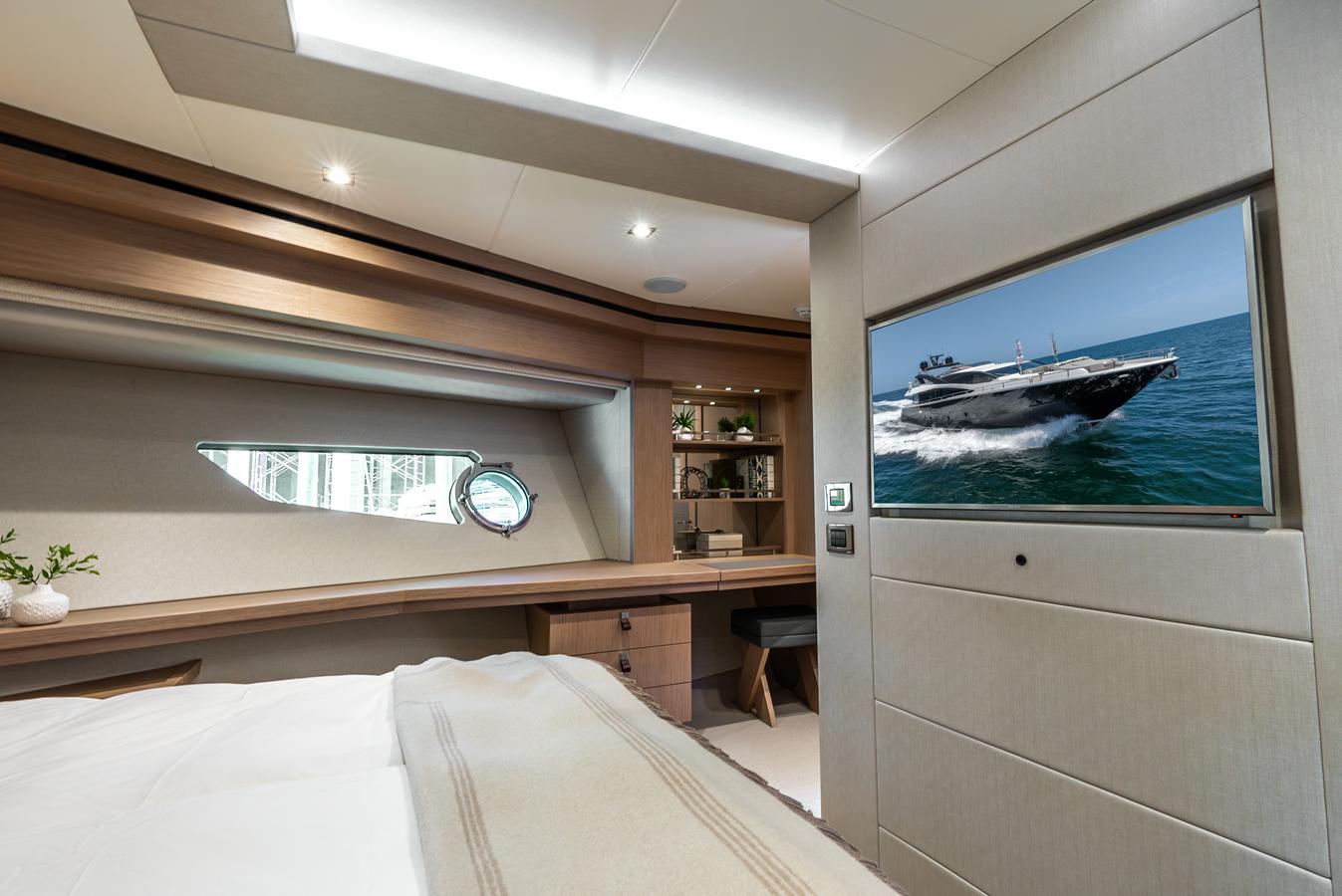 2018 Sunseeker 86 Yacht