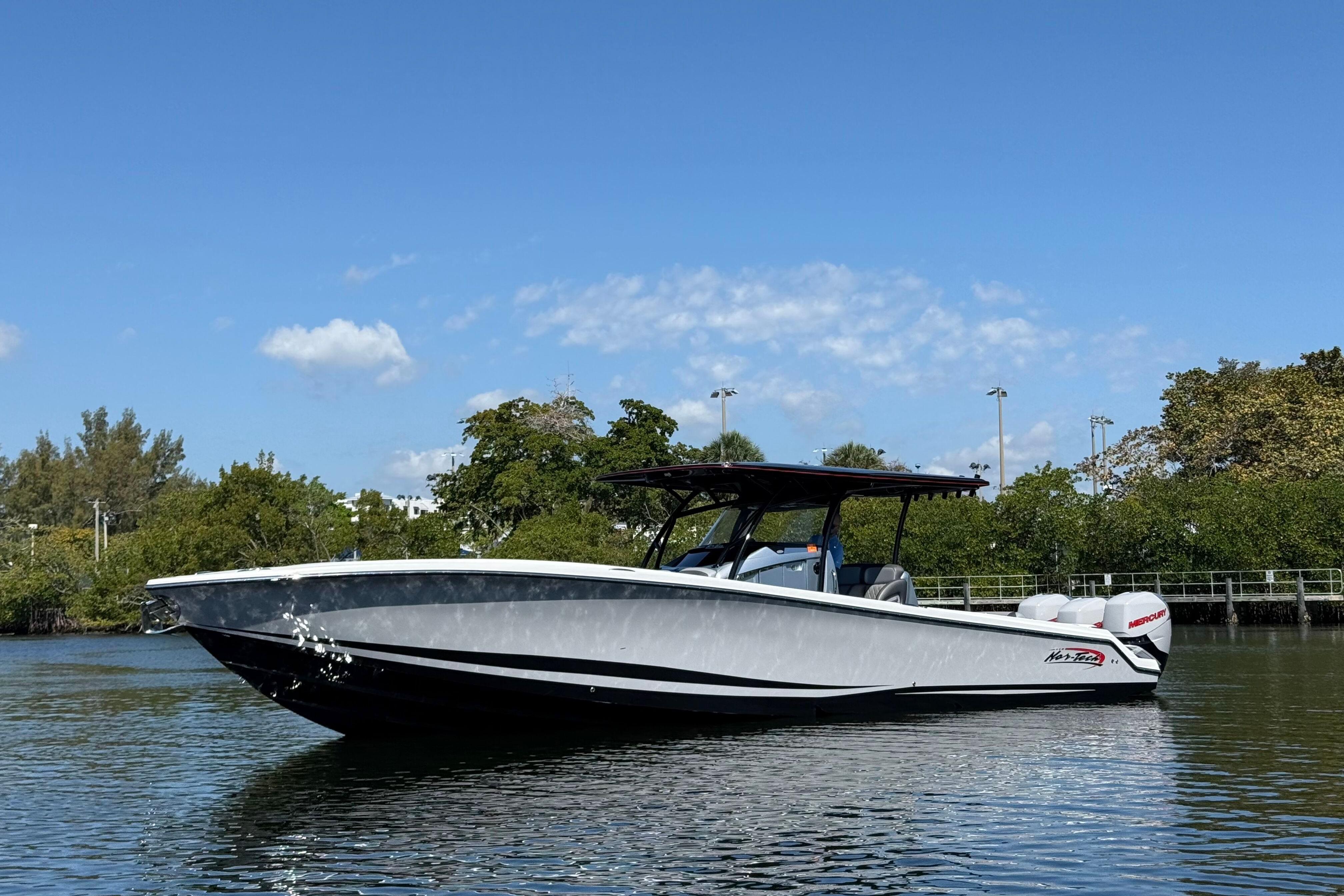 2018 Nor-Tech 390 Sport Center Console