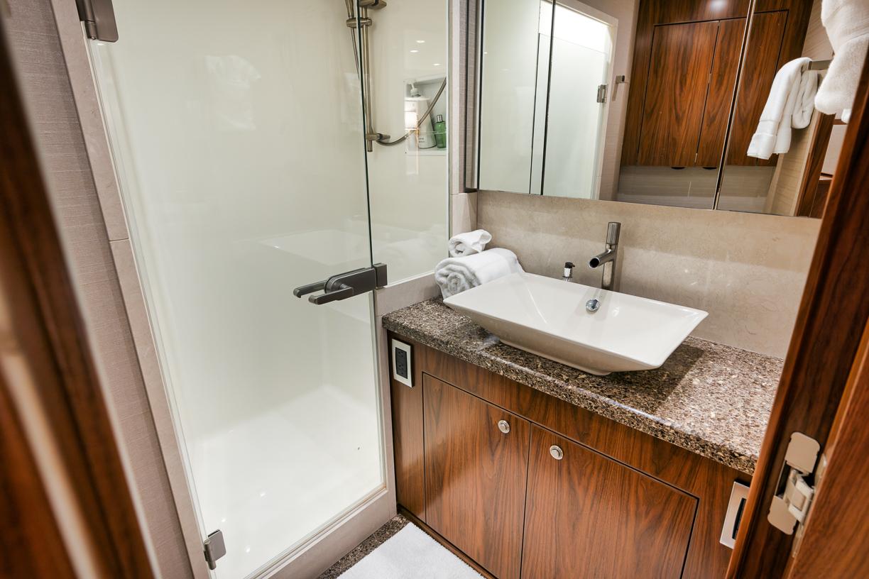 Viking 92 Astrikos - Starboard VIP Stateroom Head