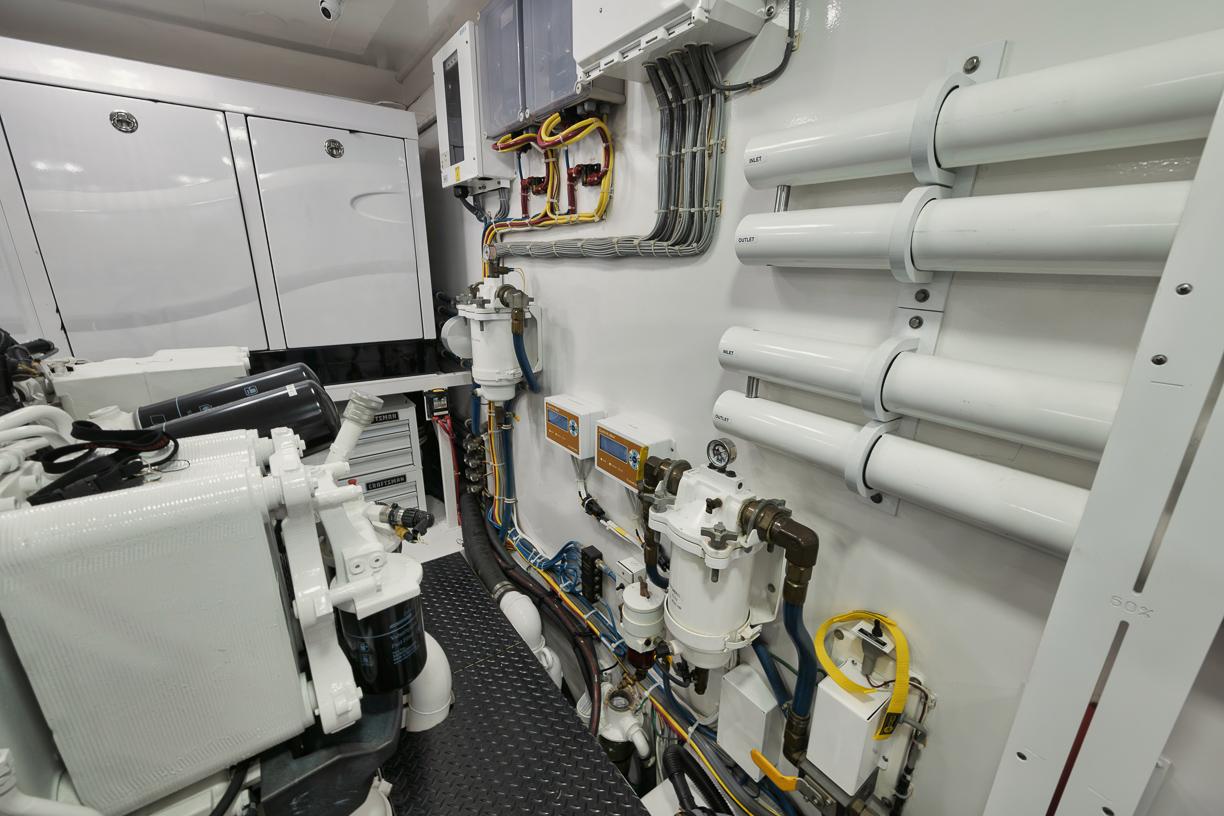 Viking 92 Astrikos -Engine Room