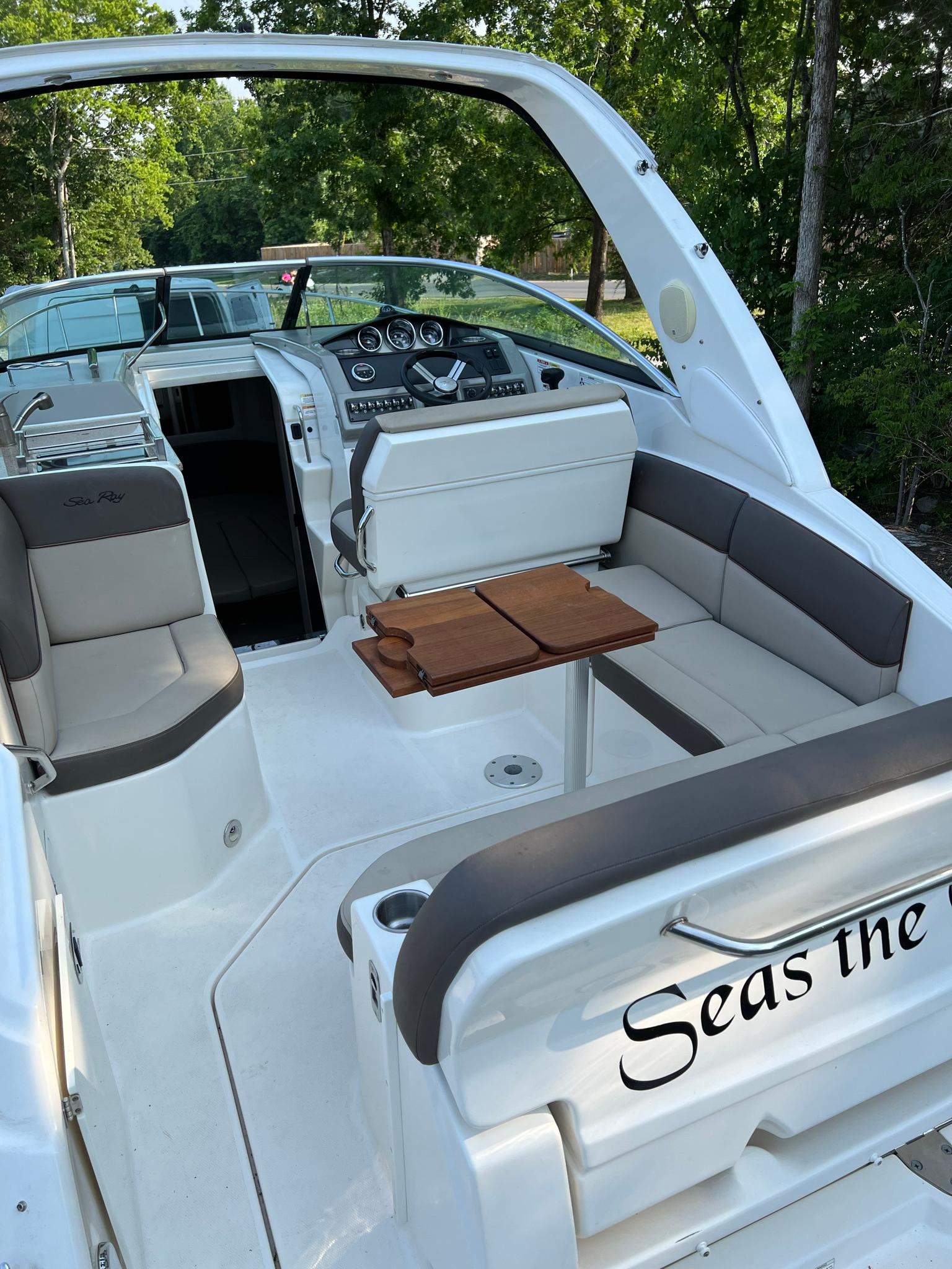 2014-sea-ray-260-sundancer-power-9800417-20250519183405122-1_XLARGE